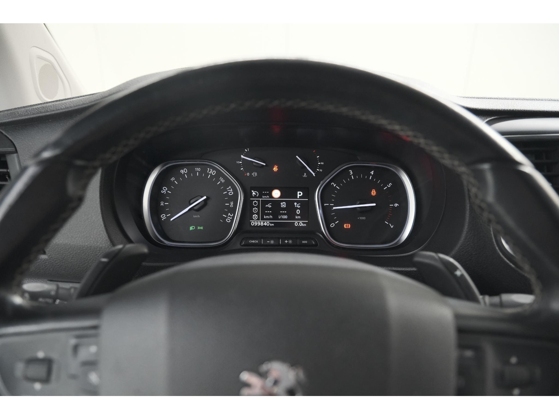 Peugeot Expert 2.0 BlueHDI 180 Automaat Standard Premium | Standkachel | Trekhaak | Head-Up Display | Camera | Apple Carplay | Laadruimte Betimmering