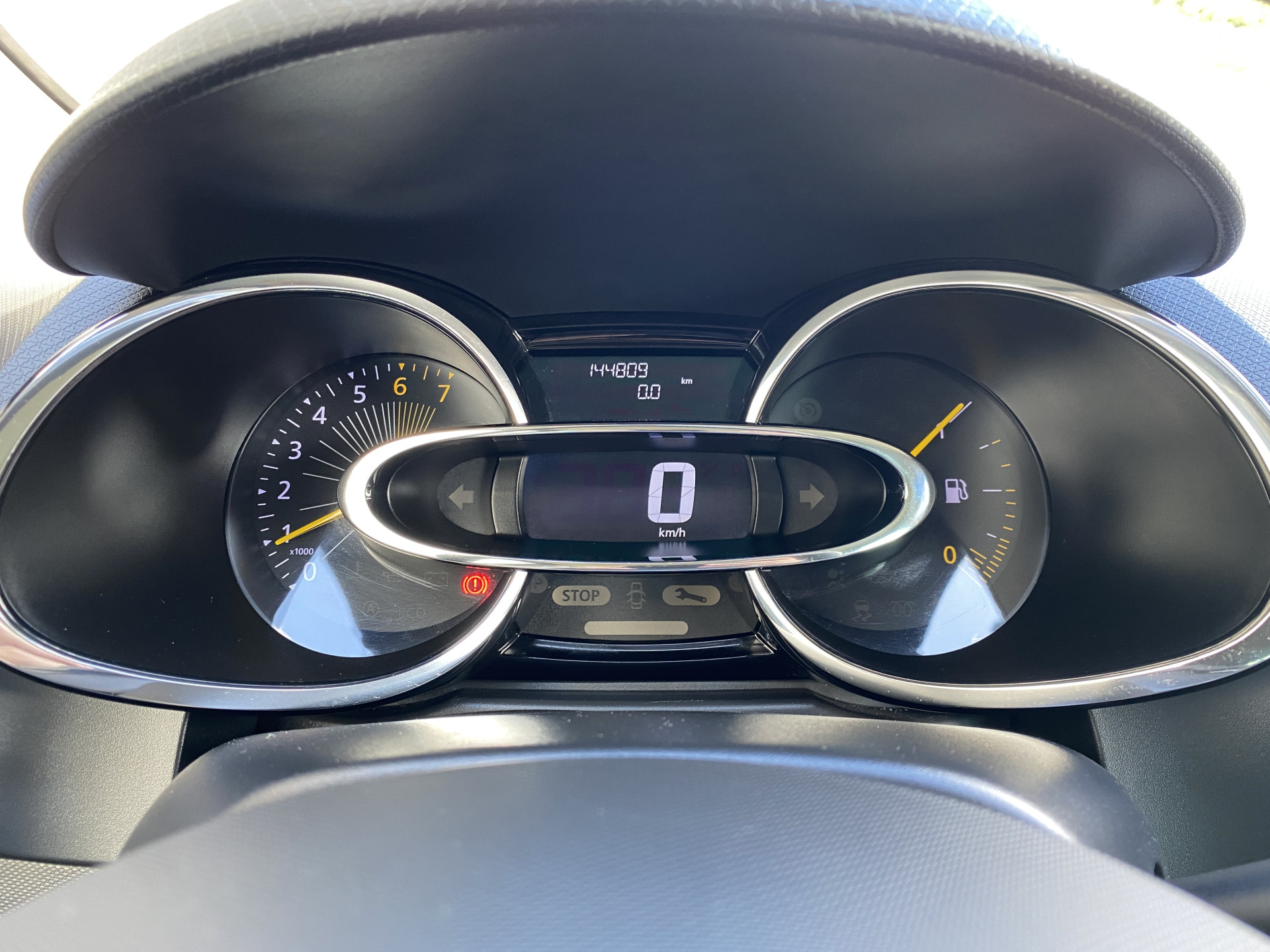 Renault Clio 0.9 TCe ECO Night&Day 90 pk | dealer onderh. | navigatie | cruise control | parkeersensor | privacy glas | airco | NL auto
