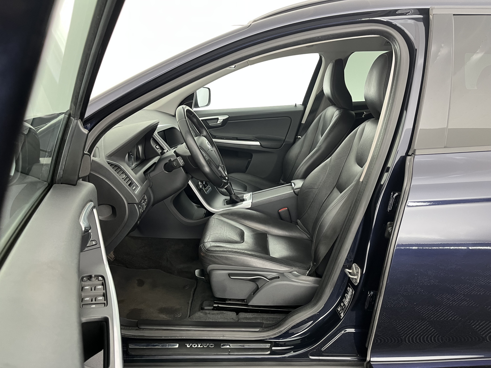 Volvo XC60 2.0 D3 FWD Momentum *LEATHER | NAVI-FULLMAP | COMFORTSEATS | ECC | PDC | CRUISE | PRIVACYGLASS | TOWBAR | 17''ALU*