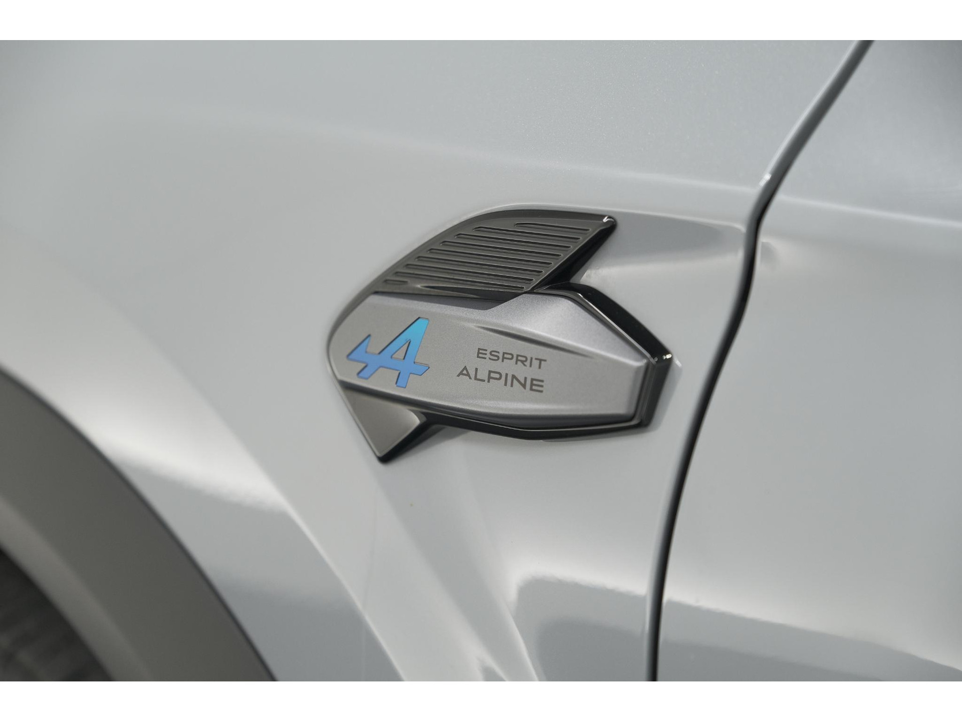 Renault Captur 1.8 E-Tech full hybrid 160 esprit Alpine | 360 Camera | Adaptieve Cruise Control | Dodehoekdetectie | Stuurwielverwarming