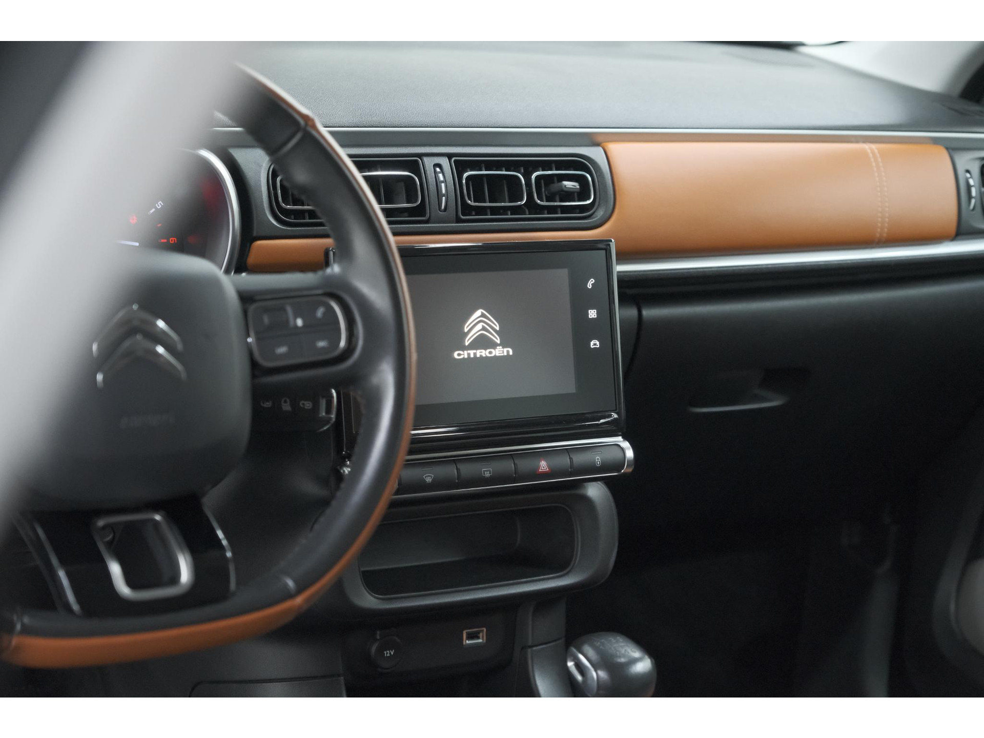 Citroen C3 PureTech 110 S&S Shine | Trekhaak | Parkeersensoren | Navigatie | Apple Carplay