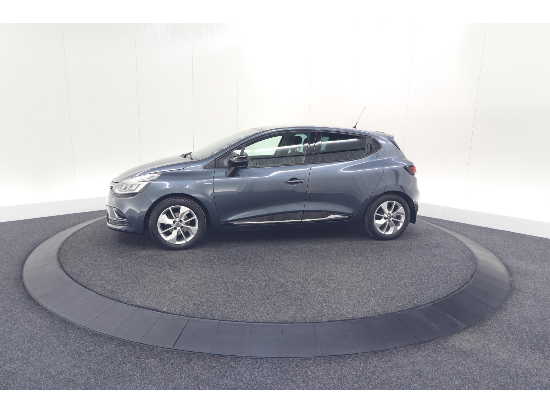 Renault Clio 1.2 Limited | Trekhaak | Navigatie | Parkeersensoren | Climate Control