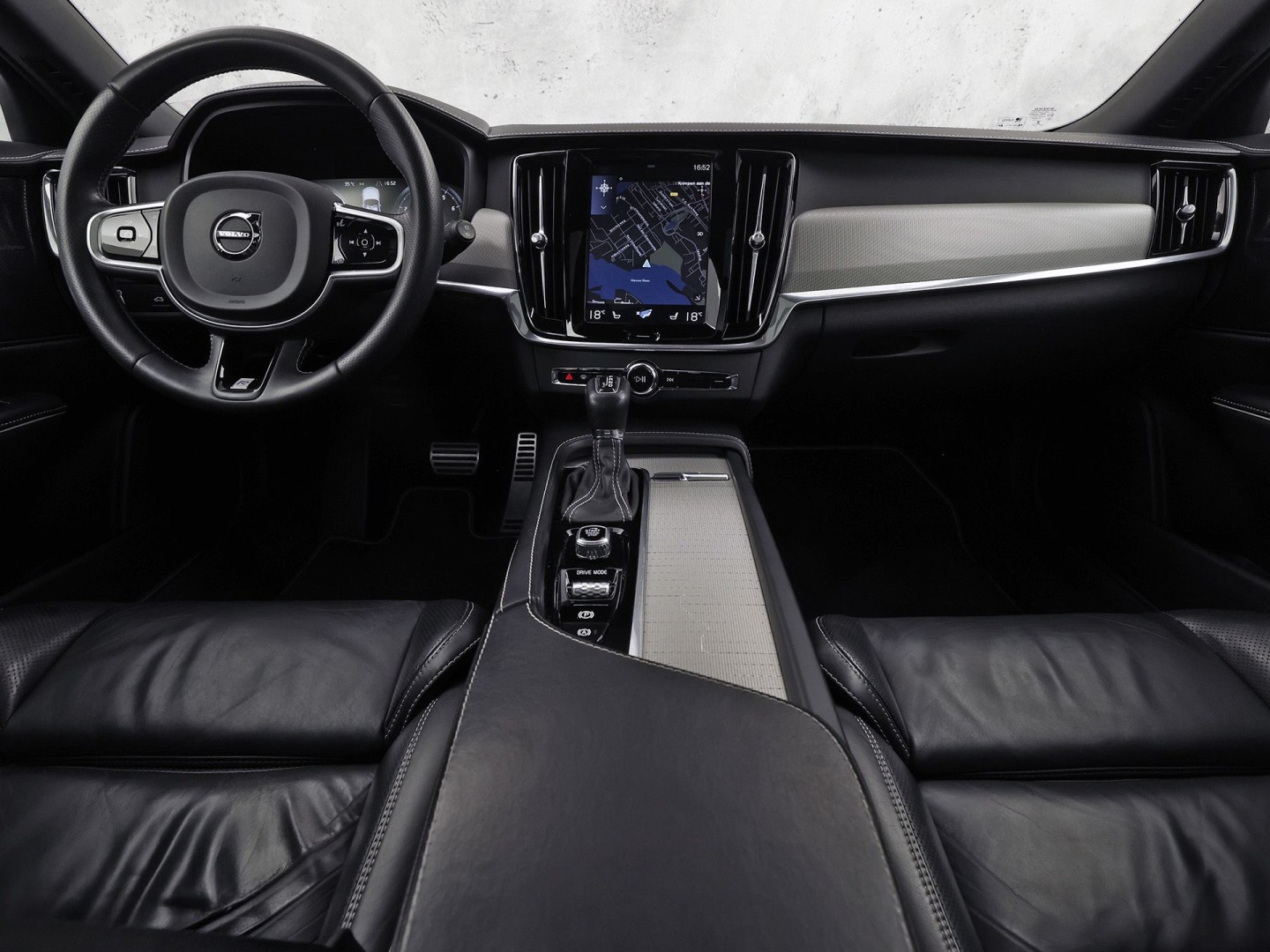 Volvo V90 2.0 T4 R-Design Automaat 190Pk (PANORAMADAK, HARMAN/KARDON, MEMORY SEATS, APPLE CARPLAY, GETINT GLAS, CAMERA, STOELVERWARMING, LEDER, NIEUWE APK, NIEUWSTAAT)