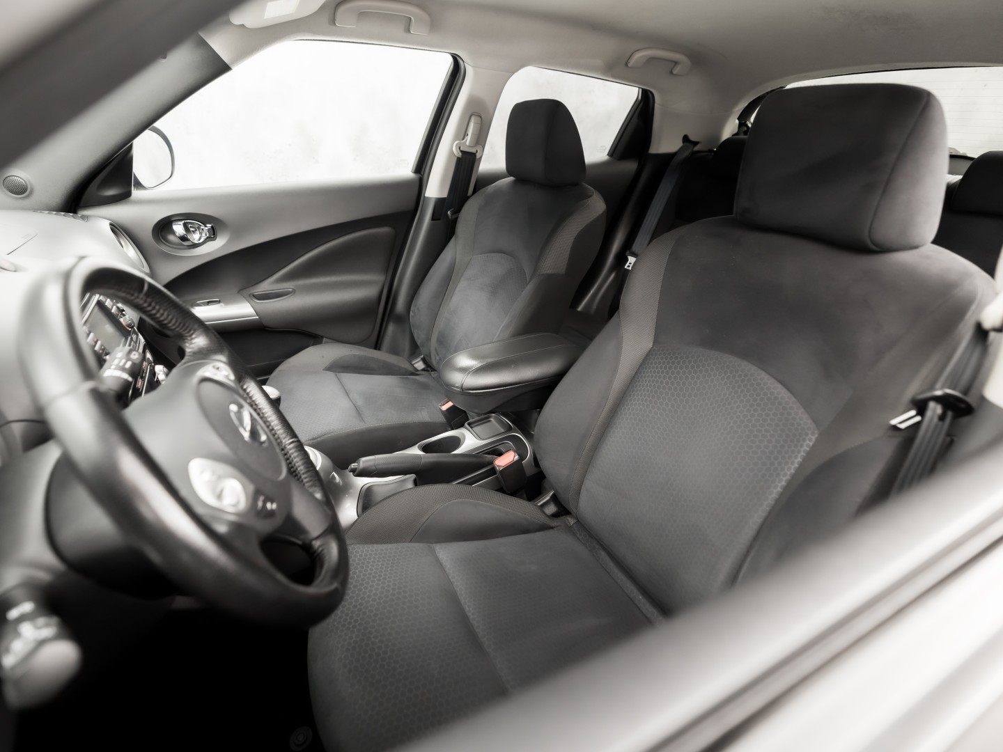Nissan Juke 1.6 DIG-T Tekna (NAVIGATIE, CLIMATE, CAMERA, GETINT GLAS, KEYLESS, SPORTSTOELEN, LM VELGEN, CRUISE, NIEUWSTAAT)