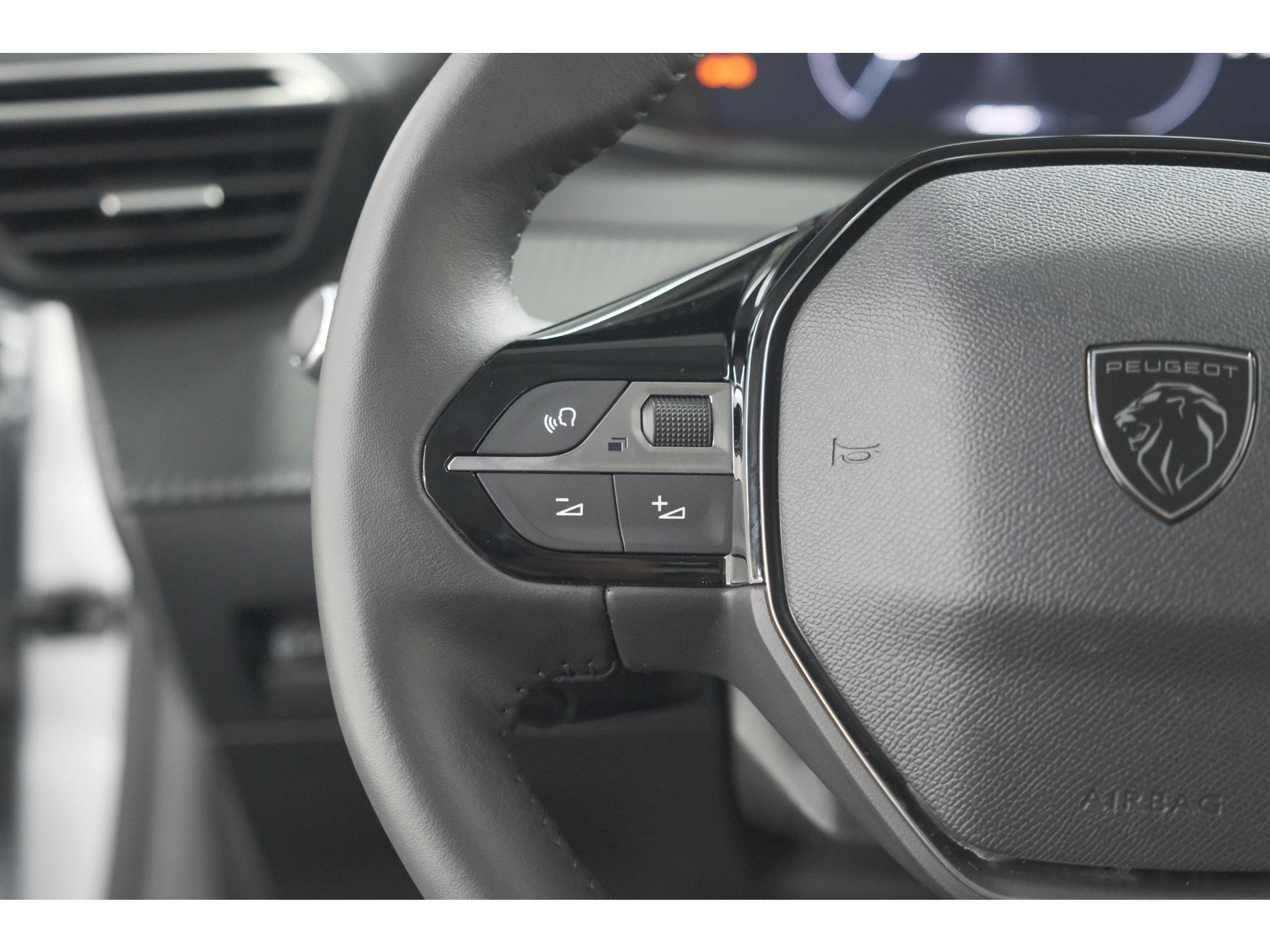 Peugeot 208 PureTech 100 Allure Pack | NIEUW MODEL | Apple CarPlay | Parkeersensoren | Climate Control