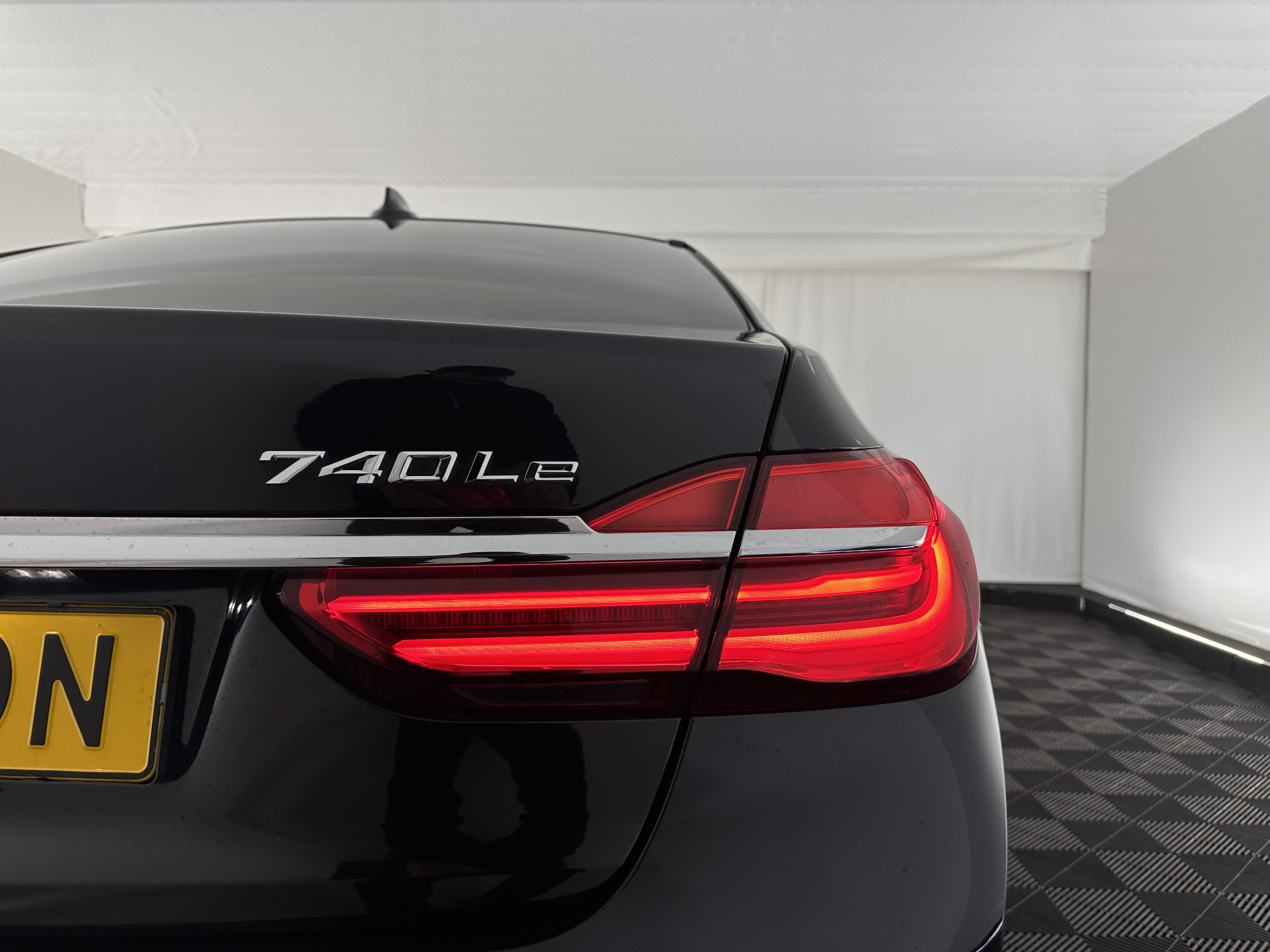 BMW 7-serie 740Le xDrive iPerformance High Executive (Plug-In) Aut. *PANO | LEATHER | MASSAGE | HARMAN/KARDON | MEMORY-PACK | BLIS | TOPVIEW |  HEAD-UP | ADAPTIVE-CRUISE | FULL-LED | ENTERTAINMENT | DAB+ | ..