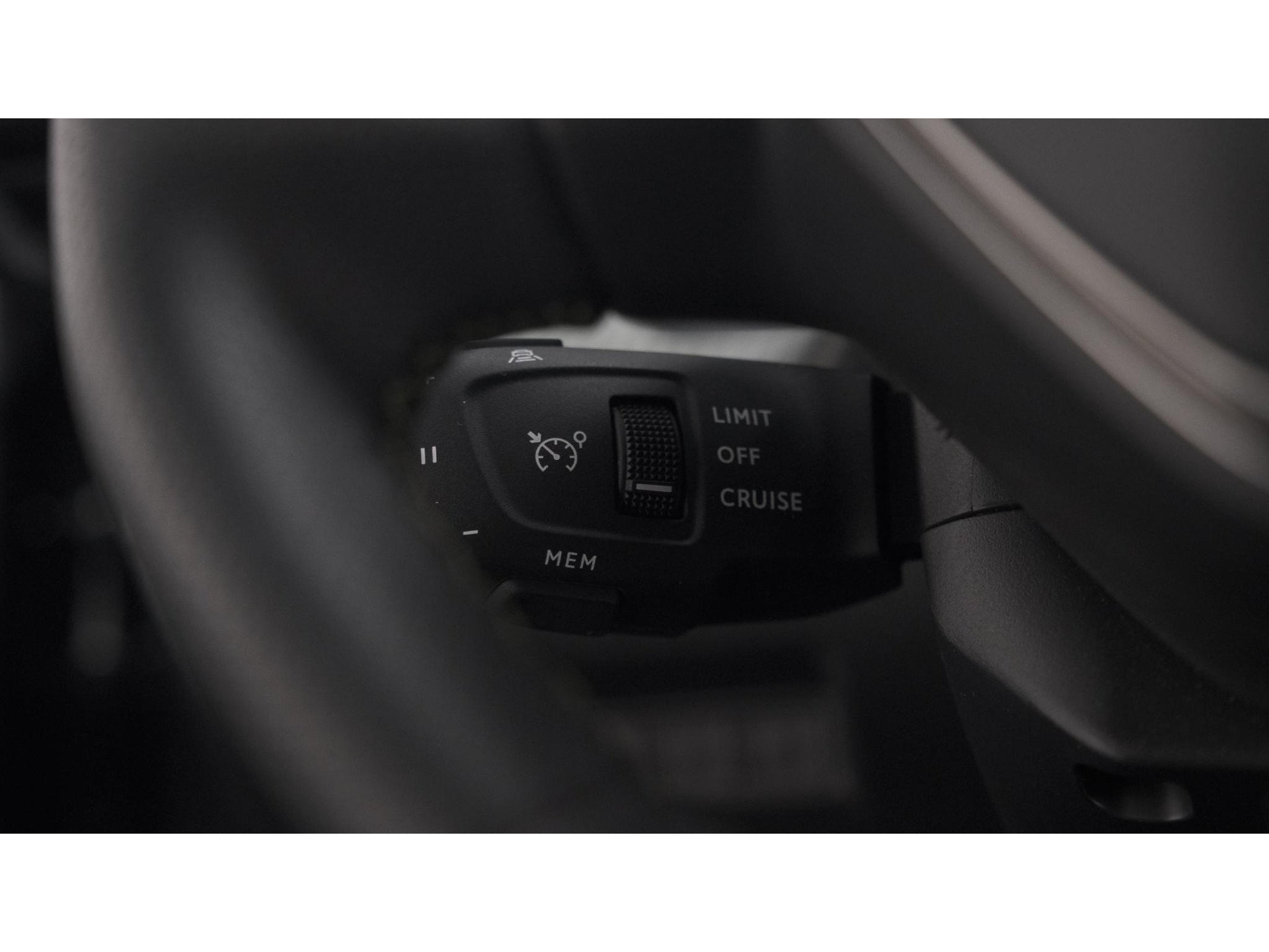 Peugeot 2008 PureTech 130 EAT8 GT | 360 Camera | Adaptieve Cruise Control | Dodehoekdetectie | Apple Carplay