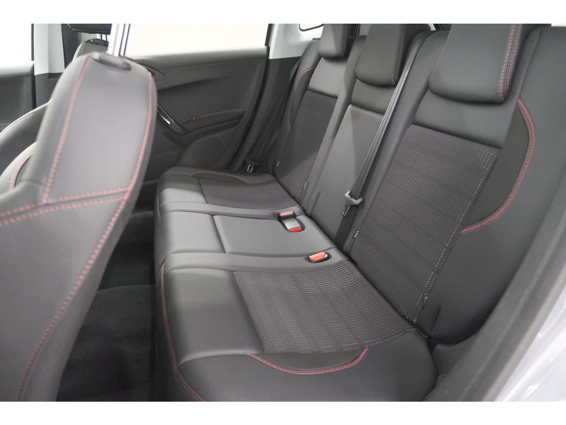 Peugeot 2008 PureTech 110 EAT6 GT-Line | Trekhaak | Panoramadak | Apple Carplay | Parkeersensoren