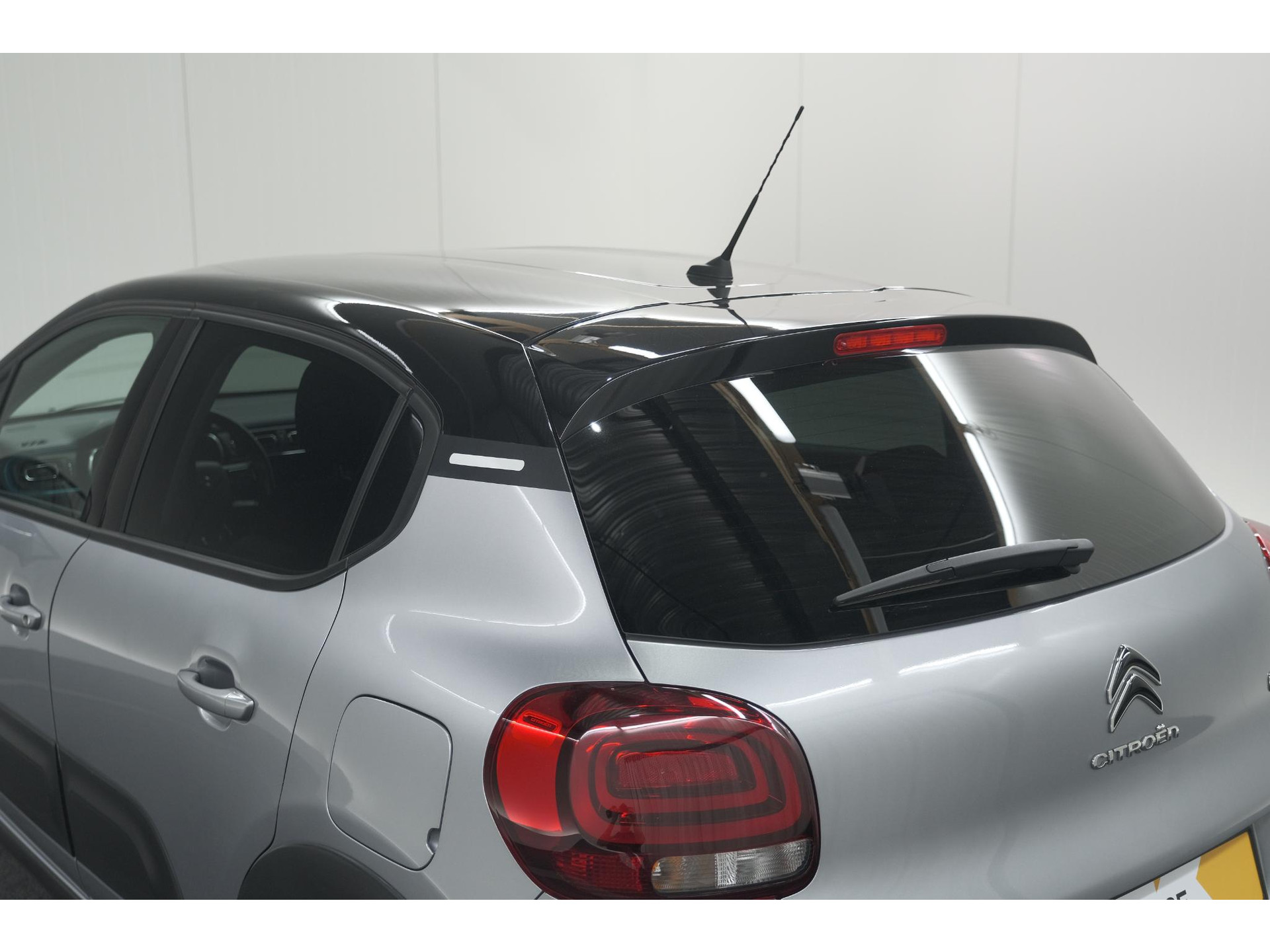 Citroen C3 PureTech 110 EAT6 Shine | Camera | Navigatie | Parkeersensoren | Apple Carplay | 17 Inch Lichtmetalen Velgen