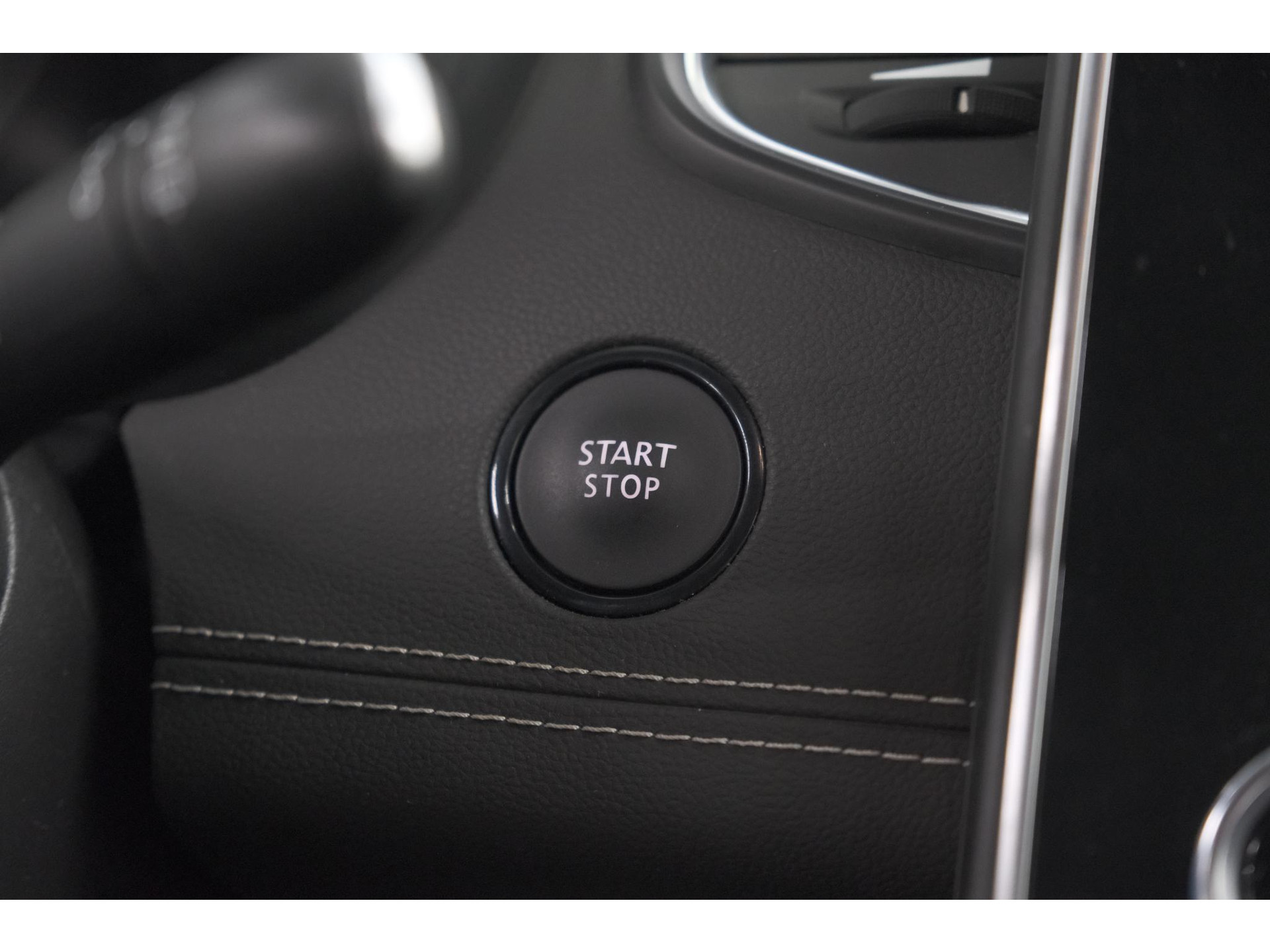 Renault Scénic TCE 160 EDC Black Edition | Trekhaak | Adaptieve Cruise Control | BOSE Premium Audio | Panoramadak