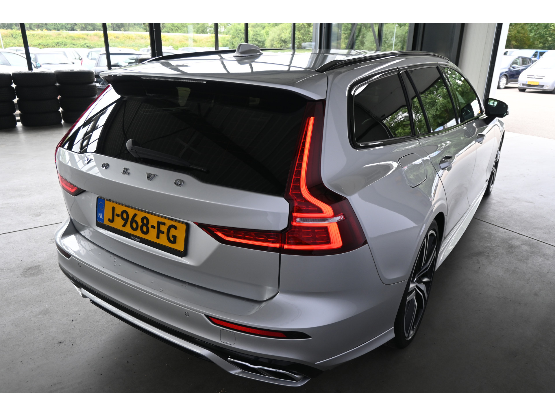 Volvo V60 2.0 B4 R-Design Navigatie Carplay Stoel/Stoelverwarming Virtual Goed Onderhouden! Inruil Mogelijk!