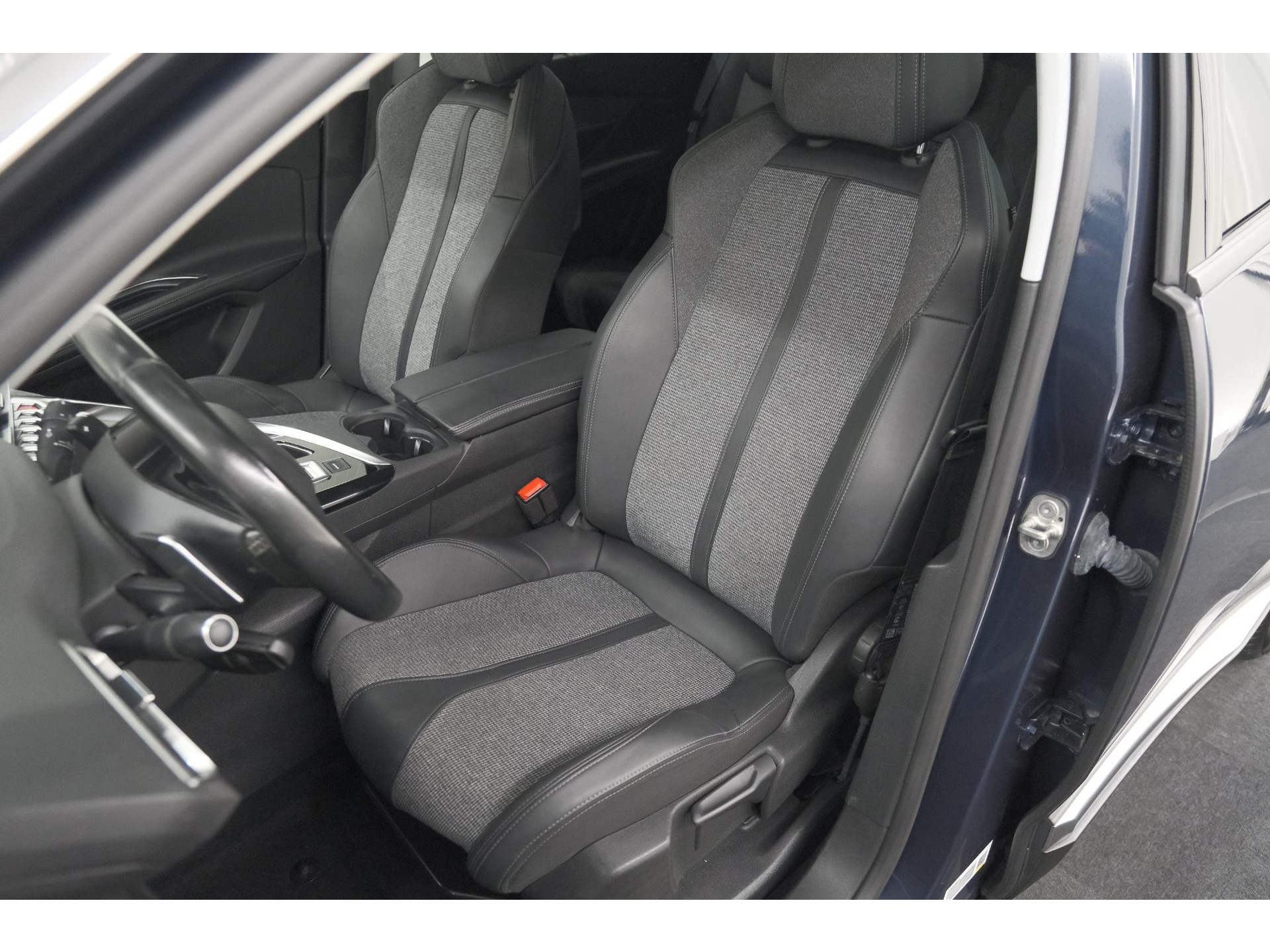 Peugeot 5008 PureTech 130 EAT8 Crossway | Trekhaak | Camera | Navigatie | Apple Carplay