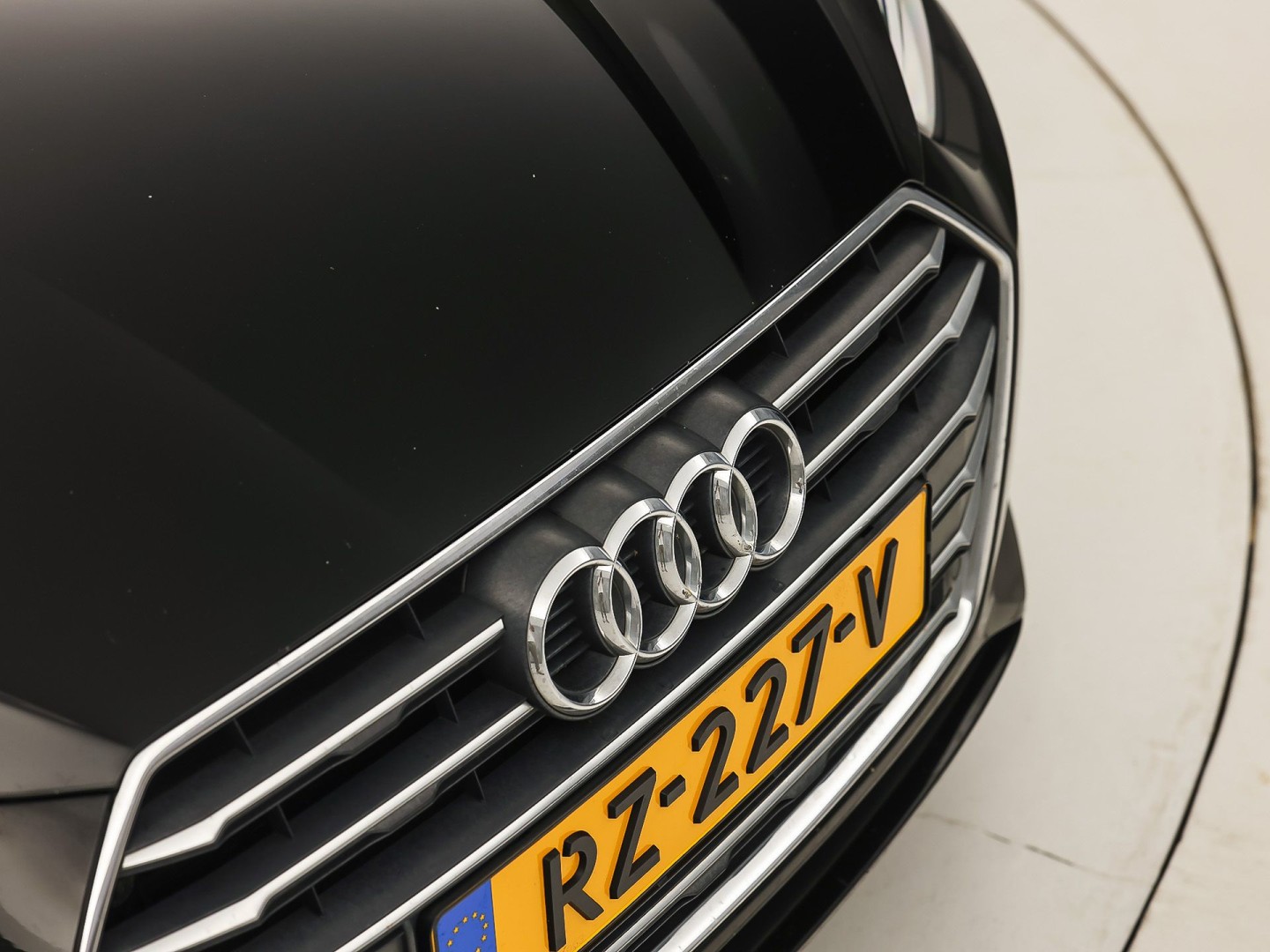 Audi A5 Sportback 2.0 TFSI S-Line Sport 190Pk Automaat (2X S-LINE, VIRTUAL COCKPIT, GROOT NAVI, PLAT SPORTSTUUR, LEDER, STOELVERWARMING, SPORTSTOELEN, GETINT GLAS, PARKEERSENSOREN, NIEUWSTAAT)