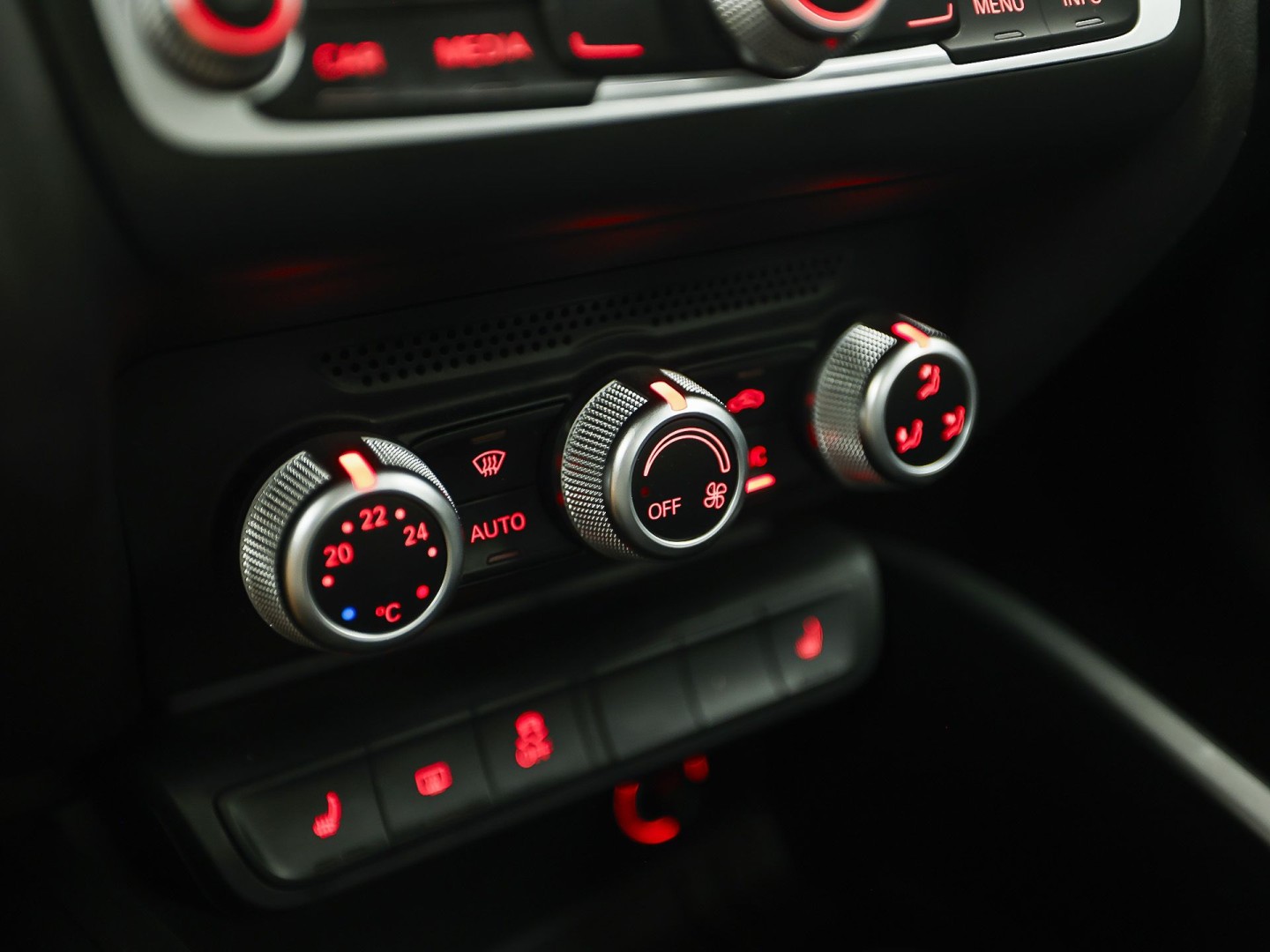 Audi A1 Sportback 1.0 TFSI Sport (NAVIGATIE, 5 DEURS, CLIMATE, STOELVERWARMING, SPORTSTOELEN, PARKEERSENSOREN, LED ACHTERLICHTEN, LM VELGEN, NIEUWE APK, NIEUWSTAAT)