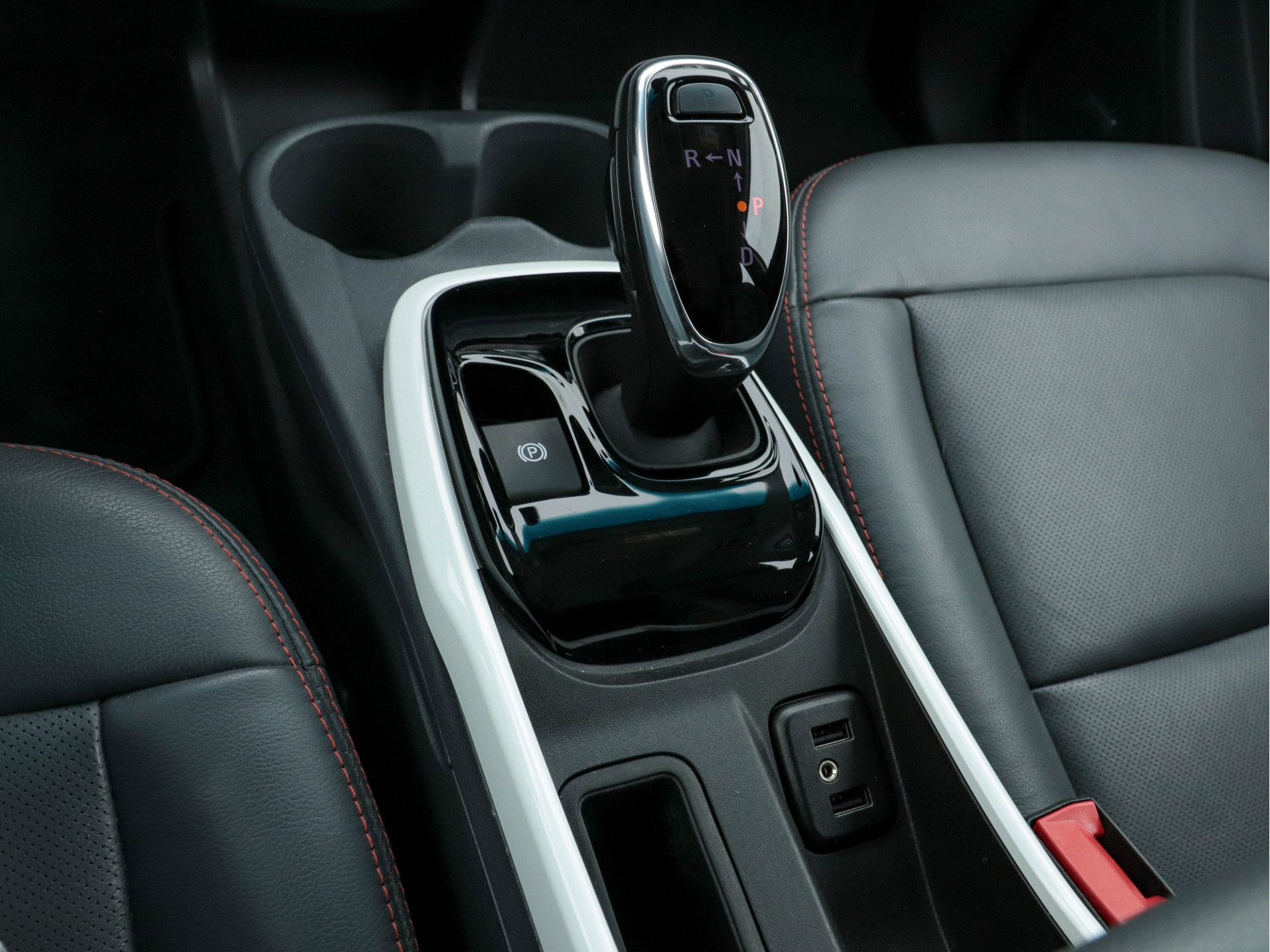 Opel Ampera-e Business Executive 60 kWh (INCL-BTW)  Aut. *LEATHER | BOSE-SOUNDSYSTEM | DIGI-COCKPIT | KEYLESS | CCS-FASTLOADER | FULL-LED | DAB | NAVI-FULLMAP | CRUISE | CARPLAY | LANE-ASSIST | COMFORT-SEATS | 17"ALU*