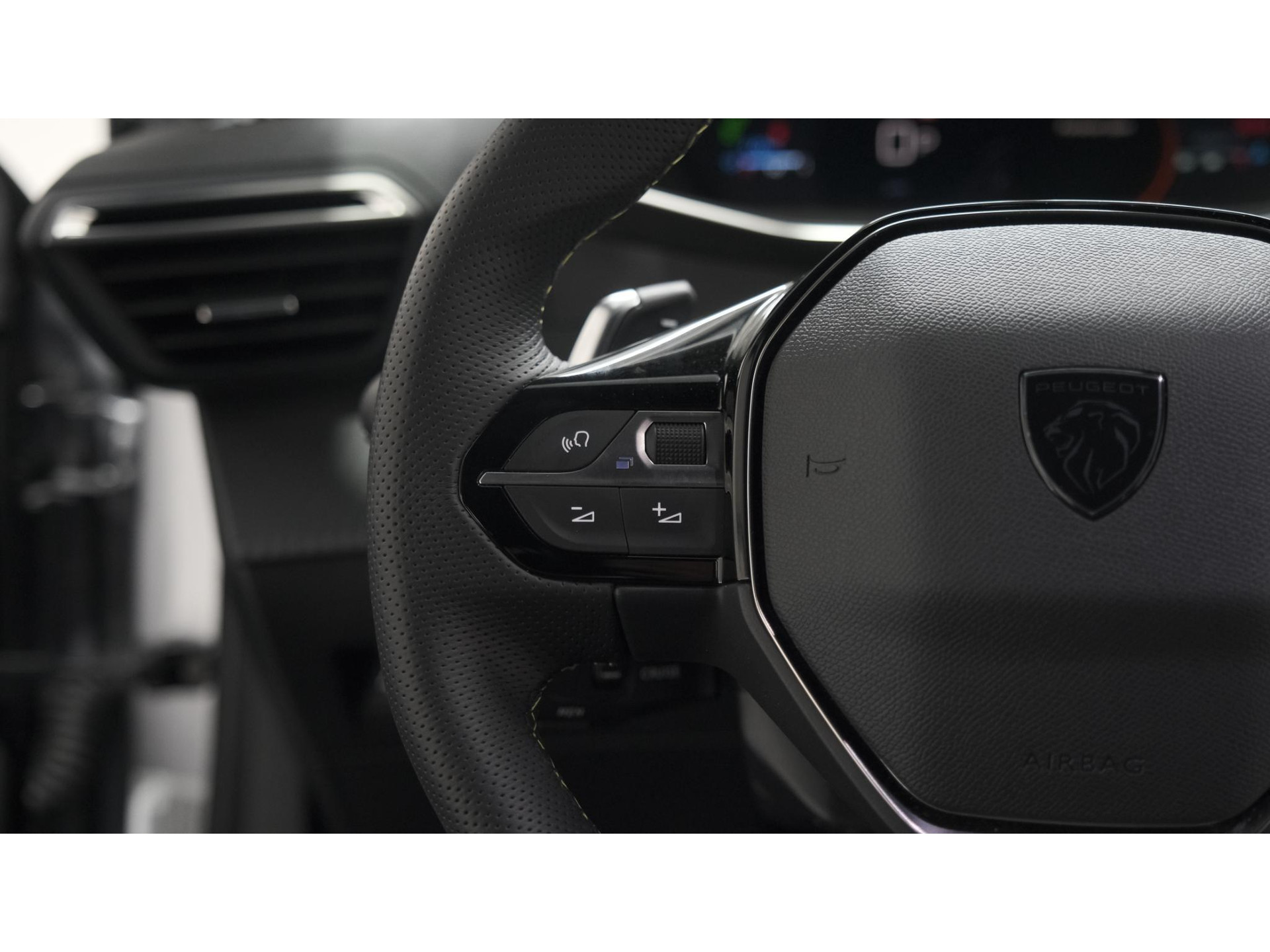 Peugeot 2008 PureTech 130 EAT8 GT | 360 Camera | Adaptieve Cruise Control | Dodehoekdetectie | Apple Carplay