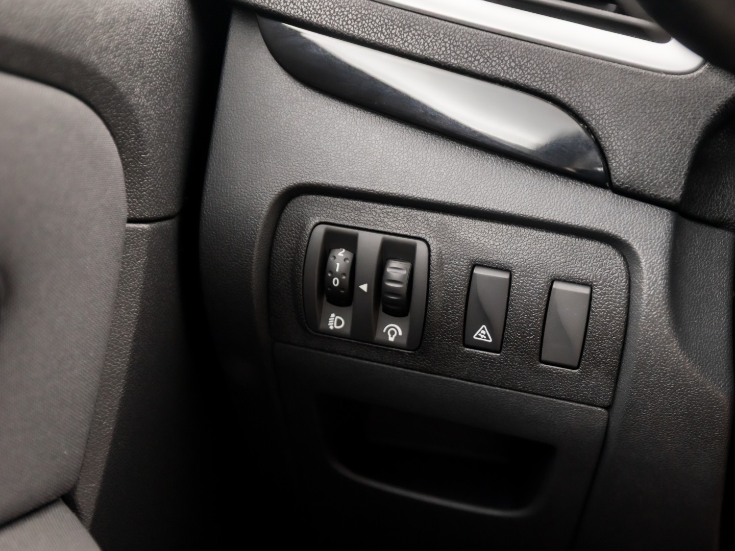 Renault Scénic 1.6 Sport (NAVIGATIE, AIRCO, CRUISE, TREKHAAK, SPORTSTOELEN, NIEUWE APK, NIEUWSTAAT)