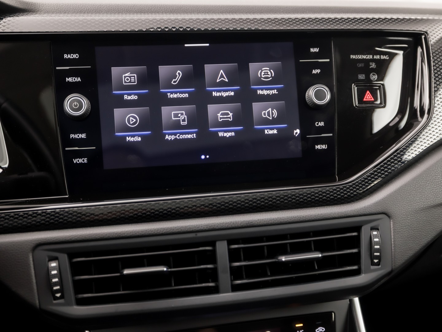 Volkswagen Taigo 1.0 TSI Sport (PANORAMADAK, 1e EIGENAAR, VIRTUAL COCKPIT, APPLE CARPLAY, GROOT NAVI, CLIMATE, STOELVERWARMING, SPORTSTOELEN, GETINT GLAS, IQ LIGHT, NIEUWSTAAT)