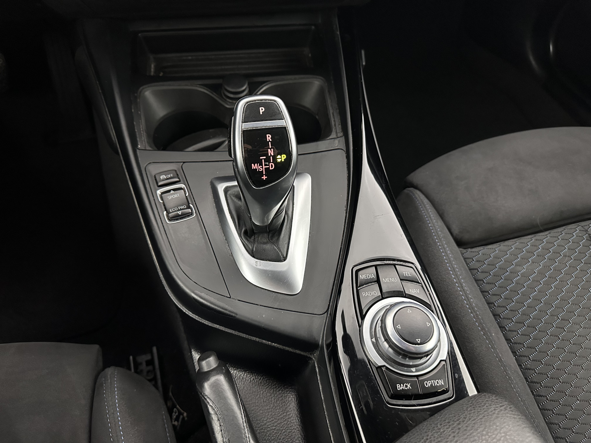 BMW 2-serie Coupé 220d xDrive M-Sportpack Executive Aut. *XENON | ALCANTARA | HEATED-SPORTSEATS | HARMAN/KARDON | KEYLESS | NAVI-FULLMAP | PRIVACYGLASS | SHIFTPADDLES | ECC | PDC | CRUISE | 18''ALU*