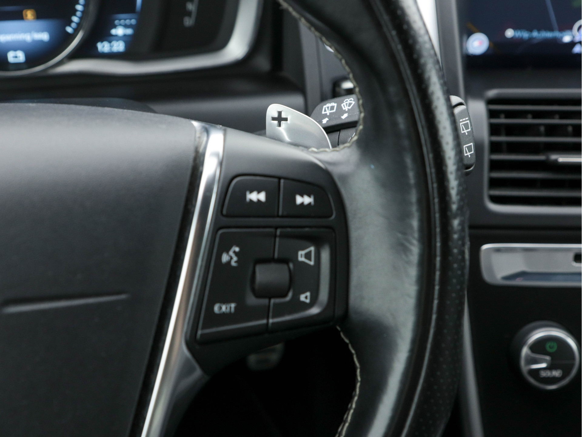 Volvo XC60 2.0 D4 R-Design FWD Aut. *NAVI-FULLMAP | LEATHER-ALCANTARA | ECC | HEATED-R-DESIGN-SPORTSEATS | PRIVACY-GLASS |  PDC | SHIFT-PADDLES | CRUISE | 18"ALU*