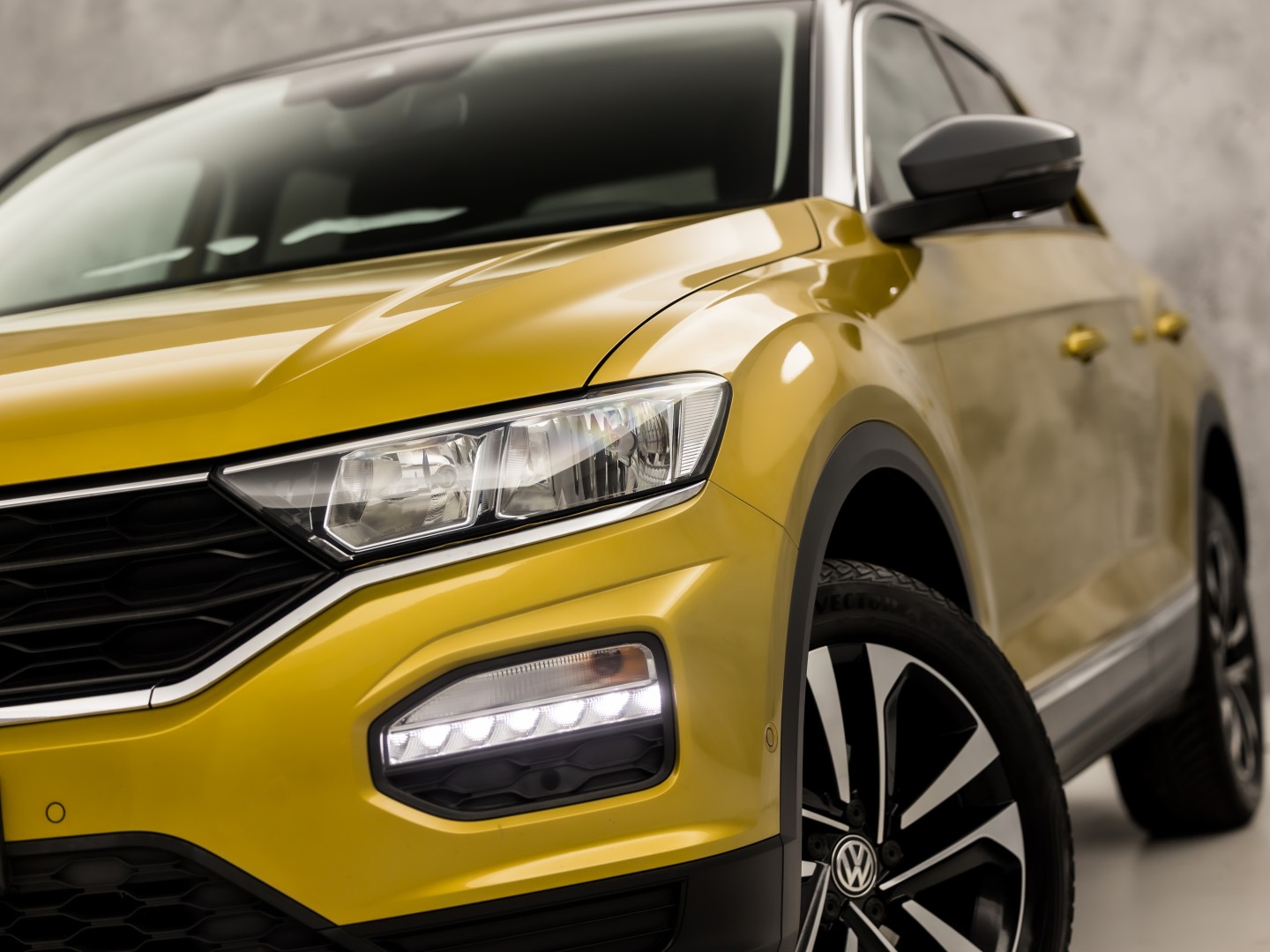 Volkswagen T-Roc 1.0 TSI Sport (APPLE CARPLAY, GROOT NAVI, STOELVERWARMING, GETINT GLAS, SPORTSTOELEN, ADAPTIVE CRUISE, PARKEERSENSOREN, NIEUWSTAAT)