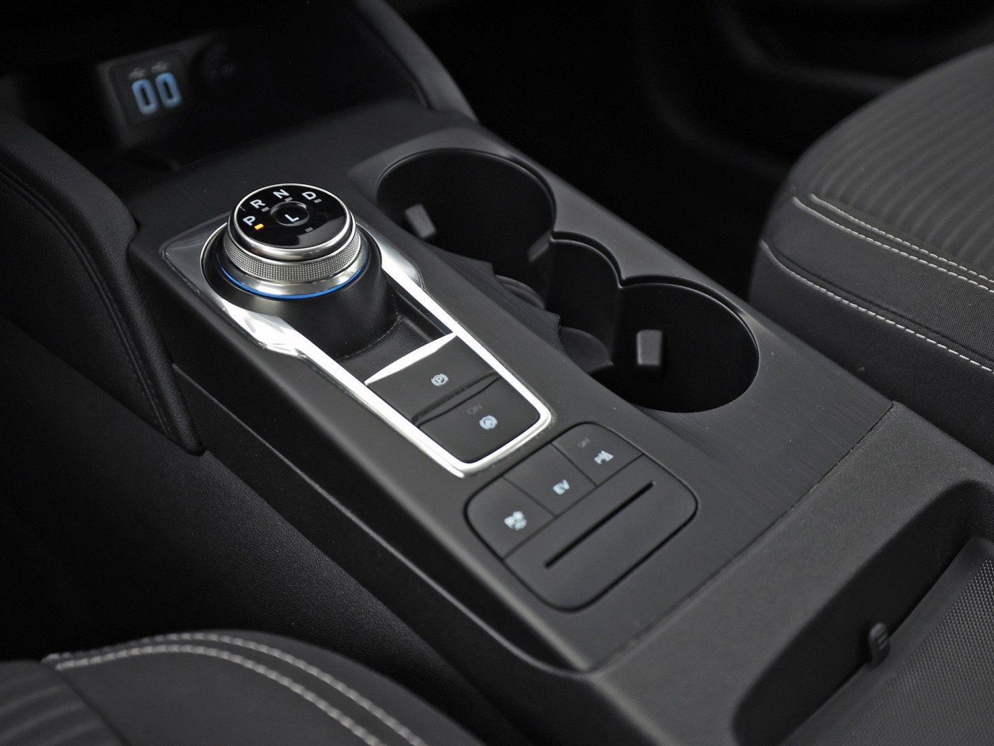 Ford Kuga 2.5 PHEV Titanium X 225Pk Automaat (SOH 87,6%, VIRTUAL COCKPIT, APPLE CARPLAY, STUUR/STOELVERWARMING, KEYLESS, SPORTSTOELEN, CAMERA, TREKHAAK, NIEUWSTAAT)