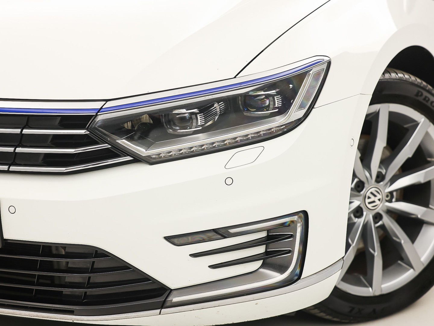 Volkswagen Passat Variant 1.4 TSI GTE HighLine Sport Automaat (PANORAMADAK, APPLE CARPLAY, SOH 77,9%, GROOT NAVI, CAMERA, TREKHAAK, KEYLESS, SPORTSTOELEN, STOELVERWARMING, GETINT GLAS, NIEUWSTAAT)