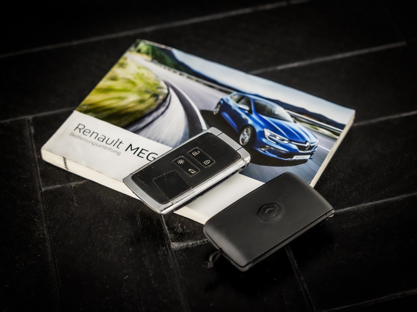 Renault Mégane Estate 1.2 TCe Bose Automaat (VIRTUAL COCKPIT, GROOT NAVI, LEDER/ALCANTARA, GETINT GLAS, STOELVERWARMING, SPORTSTOELEN, TREKHAAK, PARKEERSENSOREN, NIEUWSTAAT)