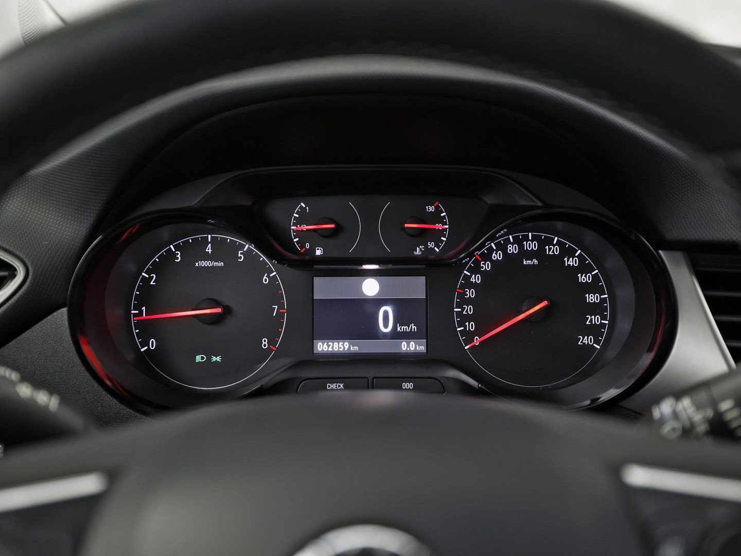 Opel Crossland X 1.2 Sport (APPLE CARPLAY, GROOT NAVI, LM VELGEN, CRUISE, SPORTSTOELEN, PARKEERSENSOREN, NIEUWE APK, NIEUWSTAAT)