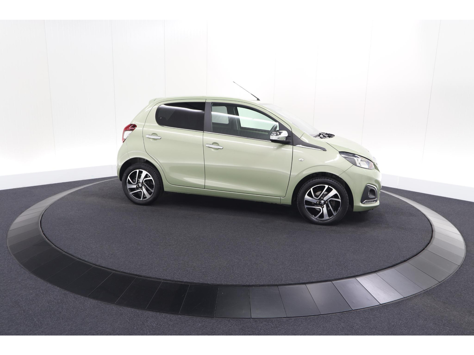 Peugeot 108 1.0 e-VTi Allure | Camera | Climate Control | Apple Carplay | 15 Inch Lichtmetalen Velgen