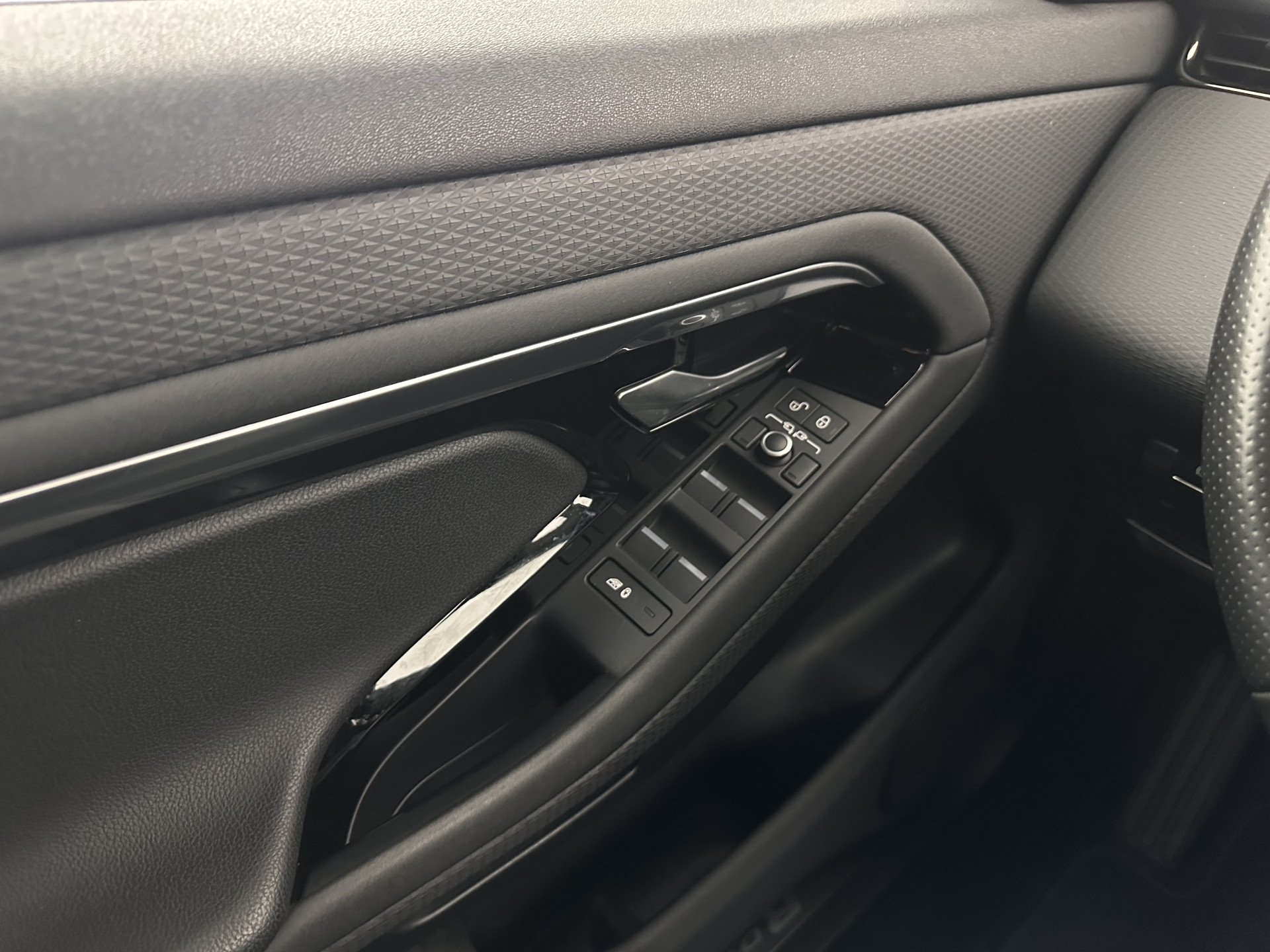 Land Rover Range Rover Evoque 2.0 D180 AWD SE (INCL-BTW) Aut. *LEATHER | FULL-LED | HEATED-COMFORTSEATS | NAVI-FULLMAP | SHIFTPADDLES | CAMERA | ECC | CARPLAY | PDC | CRUISE | 18''ALU*