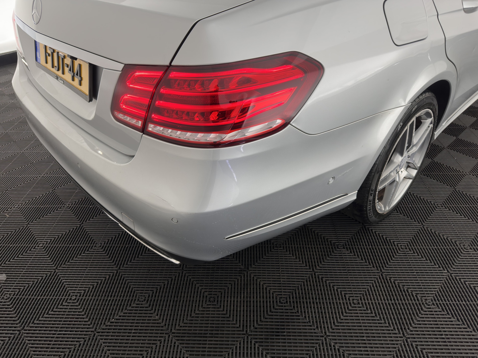 Mercedes-Benz E-klasse 200 CDI Ambition Avantgarde Aut. *LEATHER | FULL-LED | HEATED-COMFORTSEATS | CAMERA | ECC | CARPLAY | PDC | CRUISE | PRIVACY-GLASS | 18''ALU*