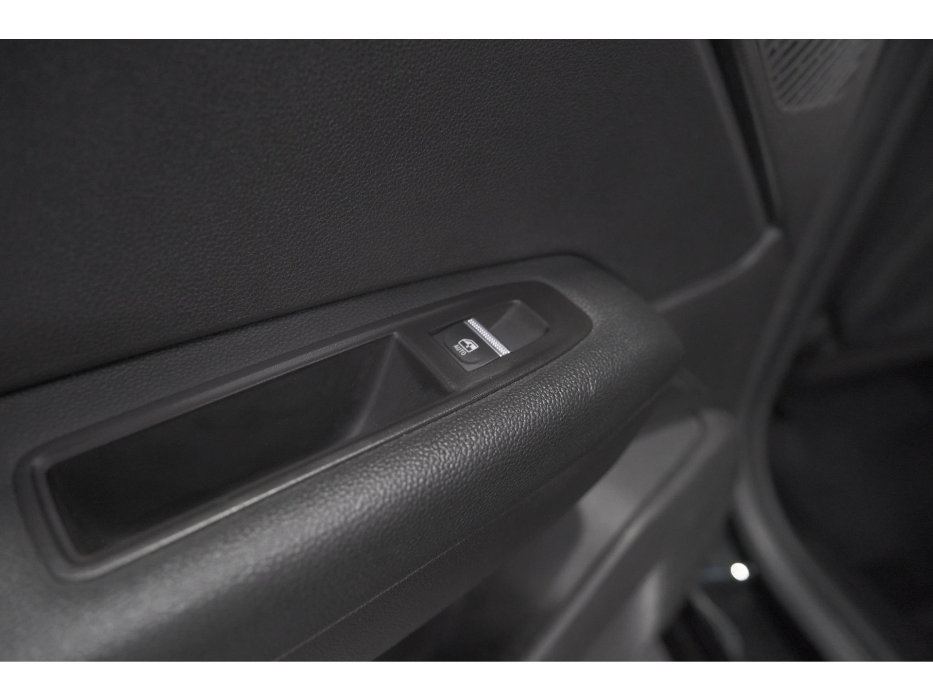 Renault Captur 1.6 E-Tech full hybrid 145 techno | Pack Full Screen | Camera | Navigatie | Allseason Banden