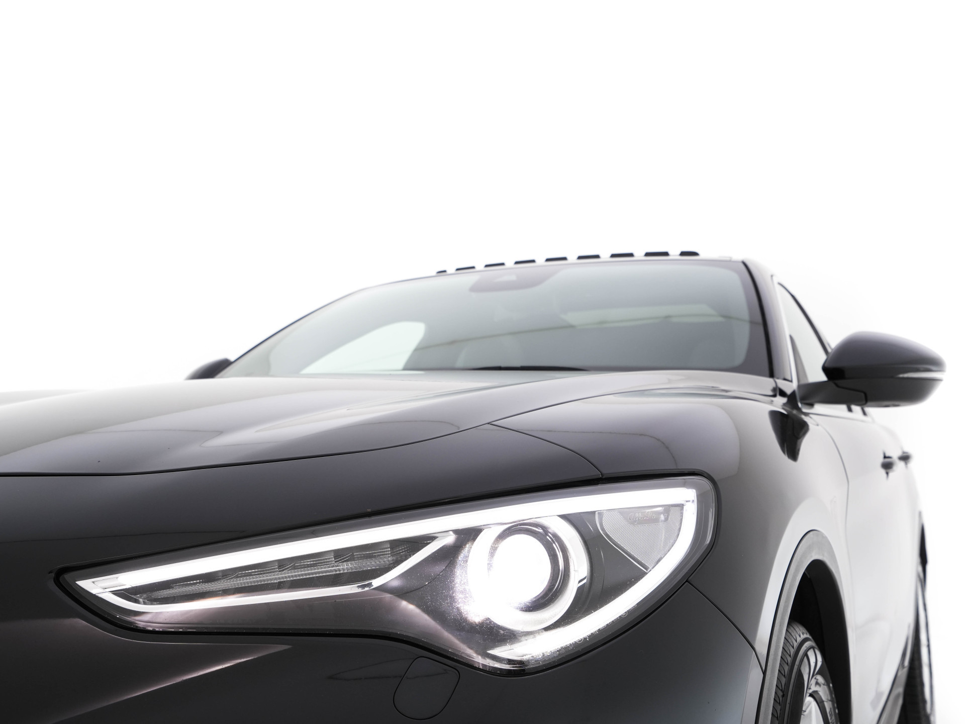 Alfa Romeo Stelvio 2.2d AWD Q4 Super Aut. *PANO | LEATHER | BI-XENON | MEMORY-PACK | HARMAN/KARDON | BLINDSPOT | CAMERA | DAB+ | NAVI-FULLMAP | HEATED-SPORTSEATS | ECC | ADAPTIVE-CRUISE | PDC | PRIVACYGLASS | TOWBAR | 19"ALU*