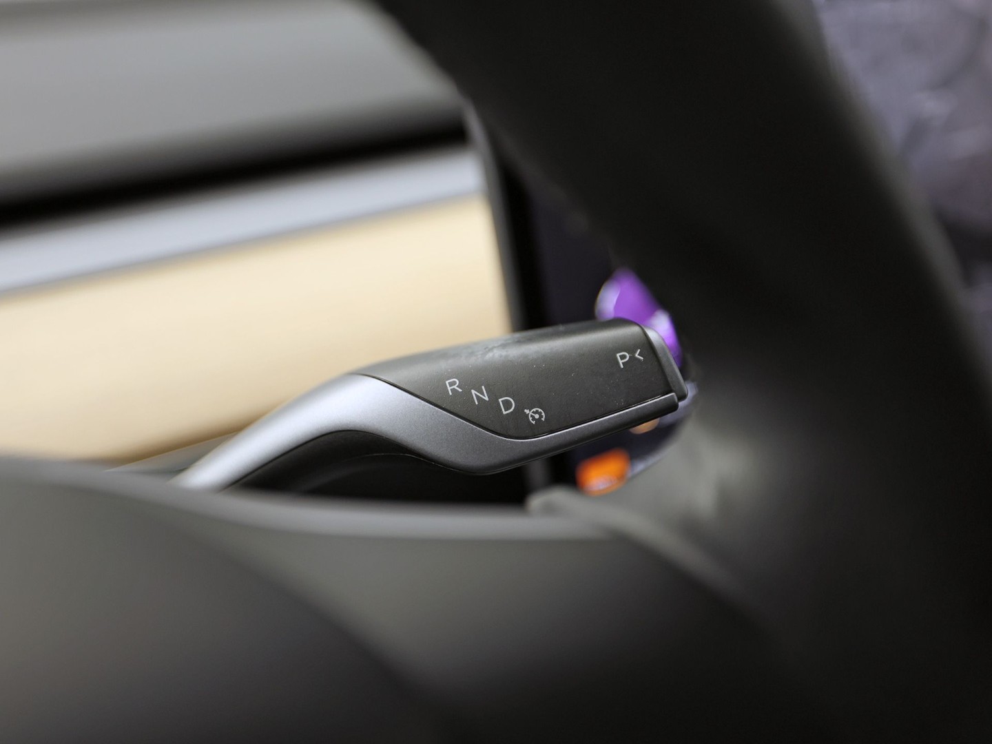 Tesla Model 3 Standard RWD Plus 60 kWh 283Pk Automaat (PANORAMADAK, AUTOPILOT, SOH 85,7%, LEDER, CAMERA, MEMORY SEATS, NAVIGATIE, NIEUWSTAAT)