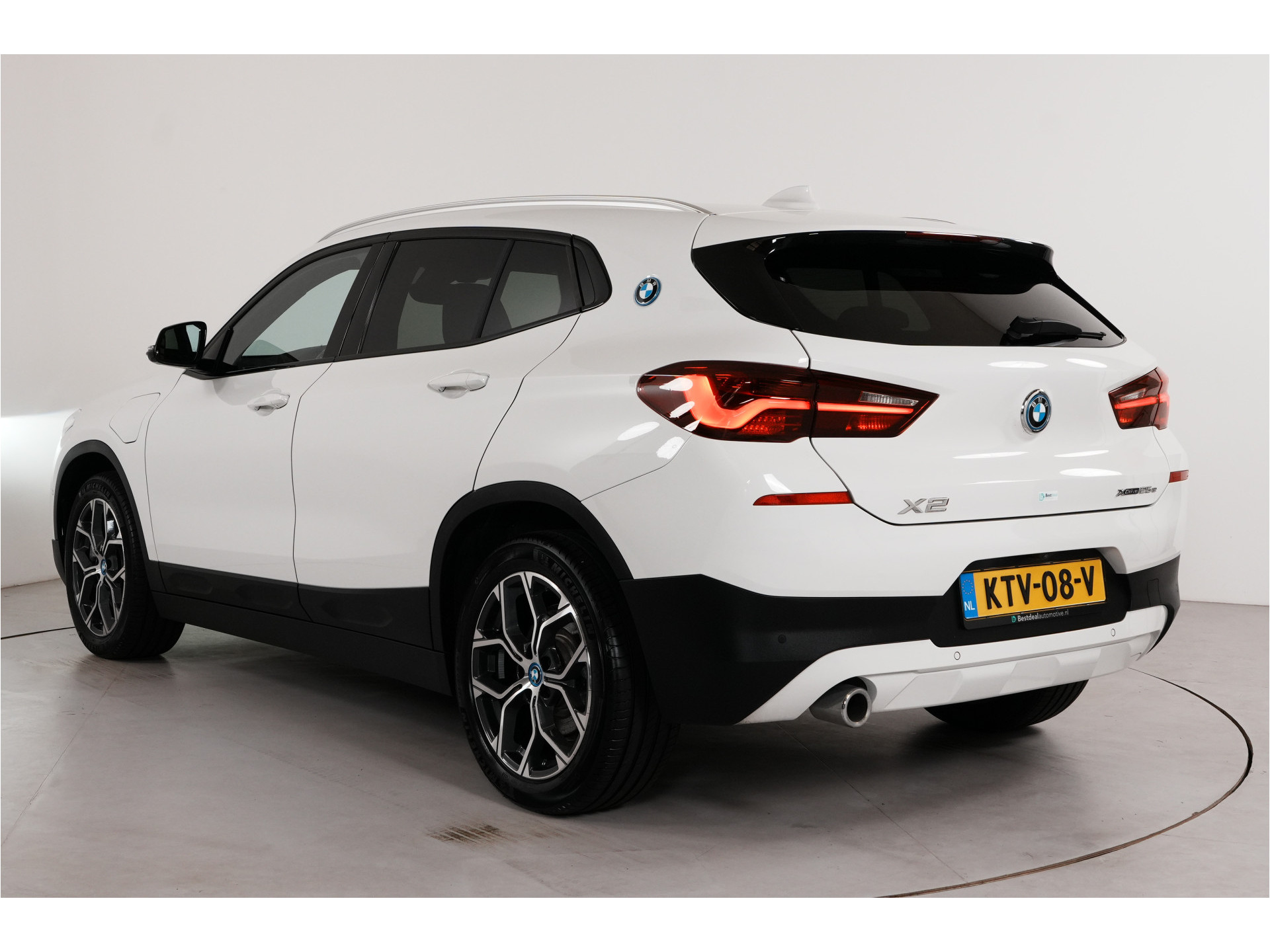 BMW X2 xDrive25e PHEV 220 pk | SOH 92% | M Sport int. | Adaptive Cruise  | Camera |