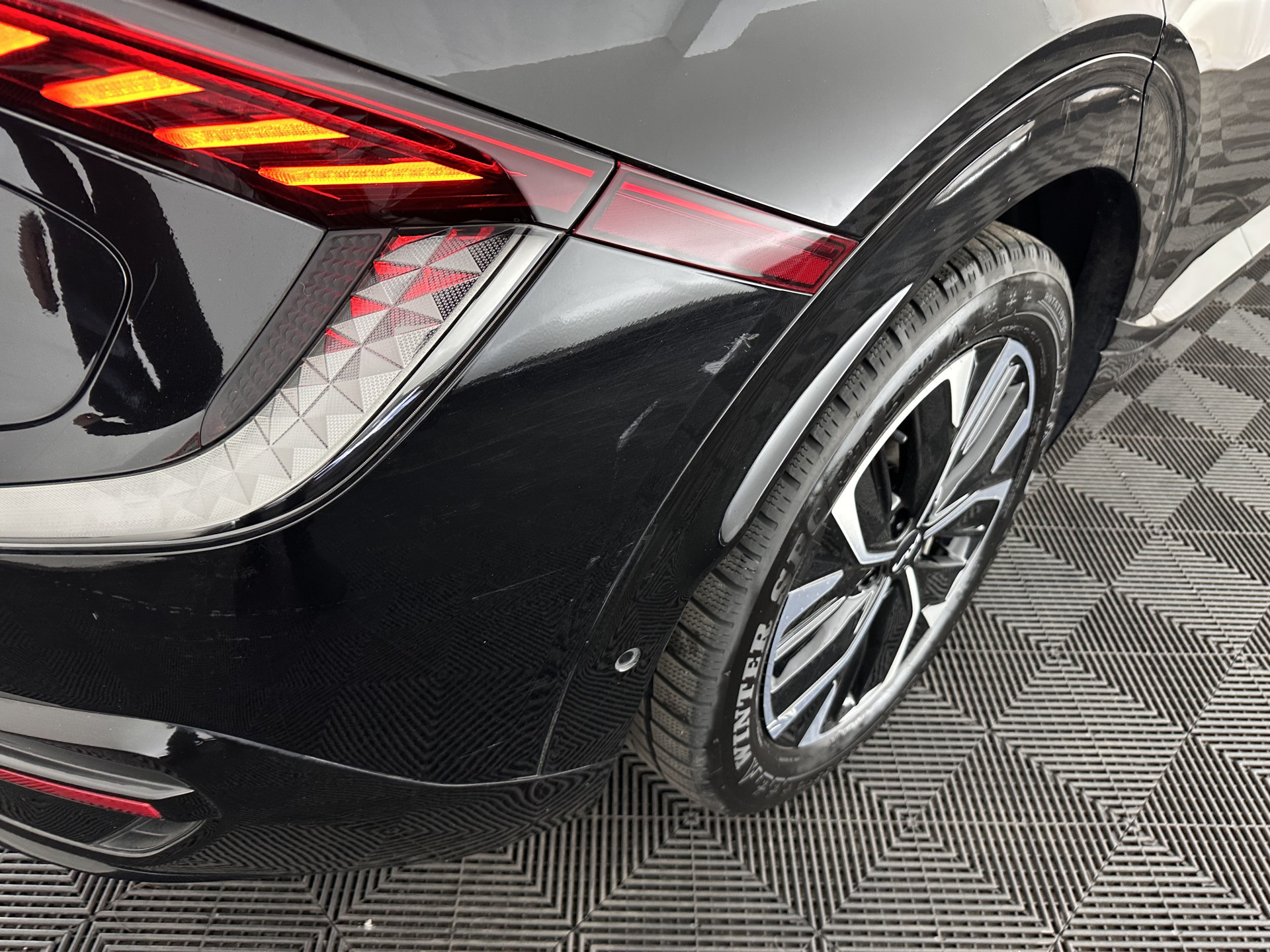 Kia EV6 GT-Line 77.4 kWh [ 3-Fase-11kW ] (SOH-100%) (INCL-BTW) Aut. *HEATPUMP | PANO | HEAD-UP | LEATHER-ALCANTARA | ADAPTIVE-CRUISE | DIGI-COCKPIT | MERIDIAN-AUDIO | MEMORYPACK | FULL-LED | KEYLESS | TOPVIEW | DAB | BLINDSPOT | NAVI-FULLMAP |