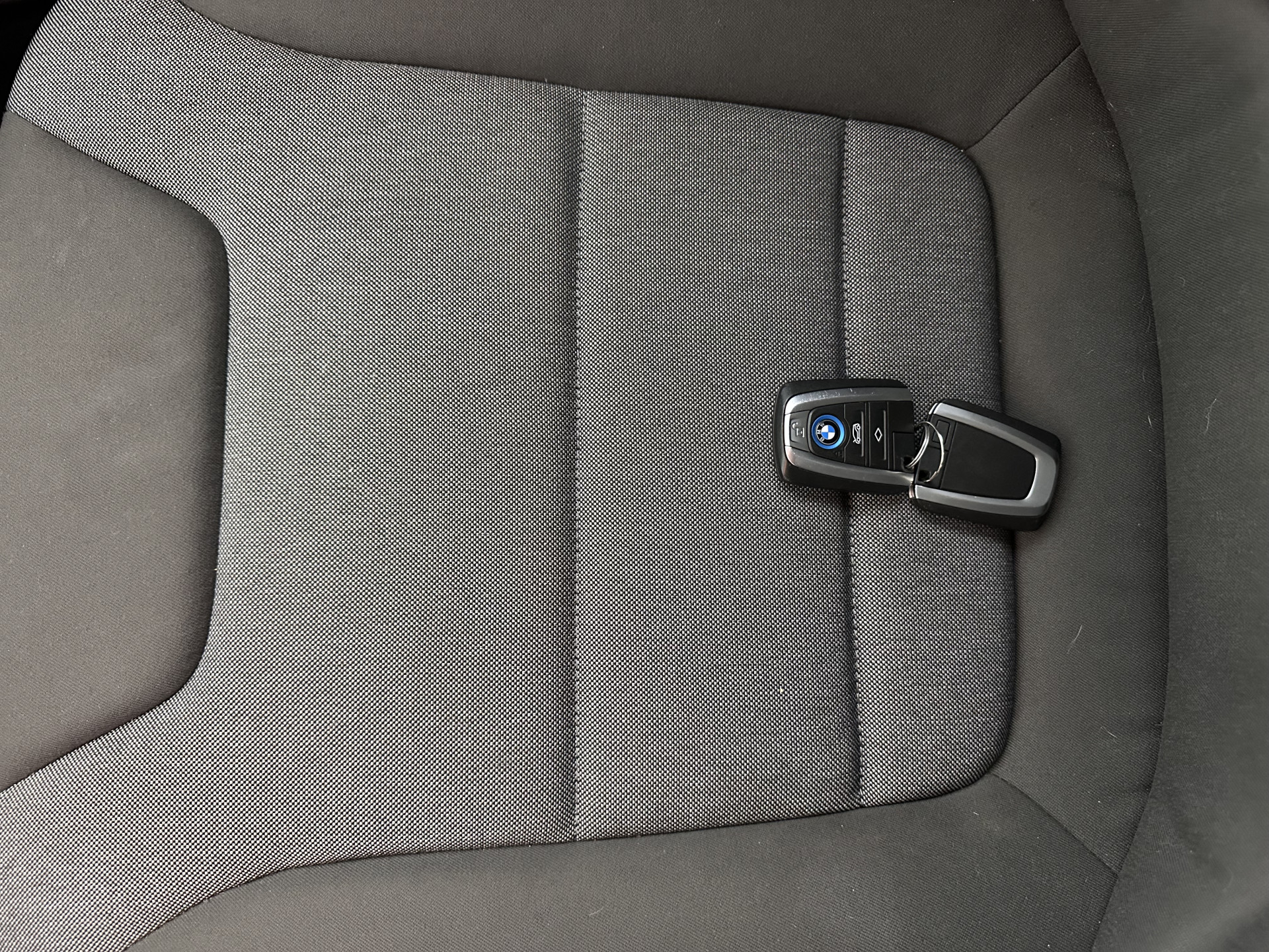 BMW i3 Basis 120Ah Sport 42 kWh [ 3-Fase-11kW ] {SOH-100%} (INCL-BTW) *HEATPUMP | FULL-LED | NAVI-FULLMAP | KEYLESS | COMFORTSEATS | ECC | CCS-FASTLOADER | PDC | DIGI-COCKPIT | CRUISE | 20''ALU*