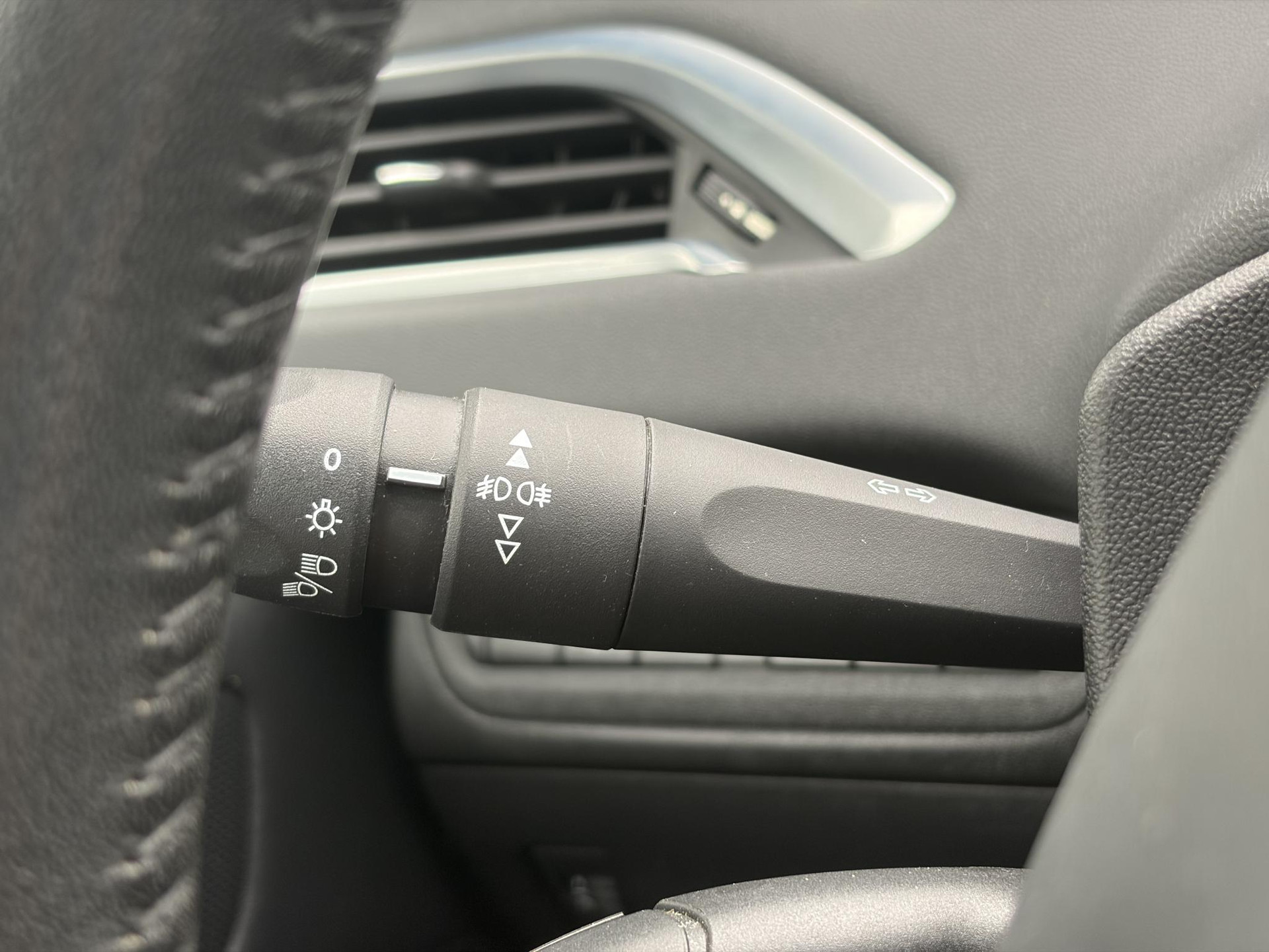 Peugeot 208 1.2 PureTech Style ✓D-riem vv in 2024✓1 Eigenaar✓Navi✓Airco✓Cruise✓Lm velgen✓5 Deurs✓N.A.P✓Apk tot 10-2027