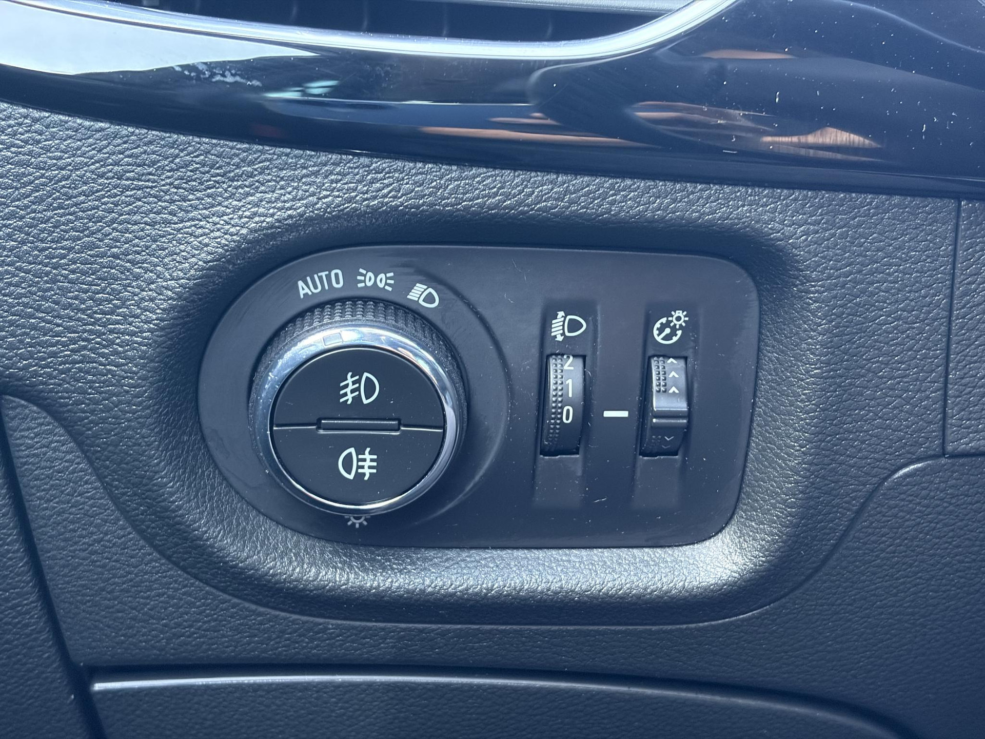 Opel Astra 1.2 Launch Elegance 2e Eigenaar,Camera,Stoelverw-Stuurverw,110pk,Navi,Carplay,Halfleder,Elekt.Stoel,6 Bak,Clima,Cruise,Lm velgen,Pdc V+A,N.A.P,Net beurt gehad,Apk tot 09-2028