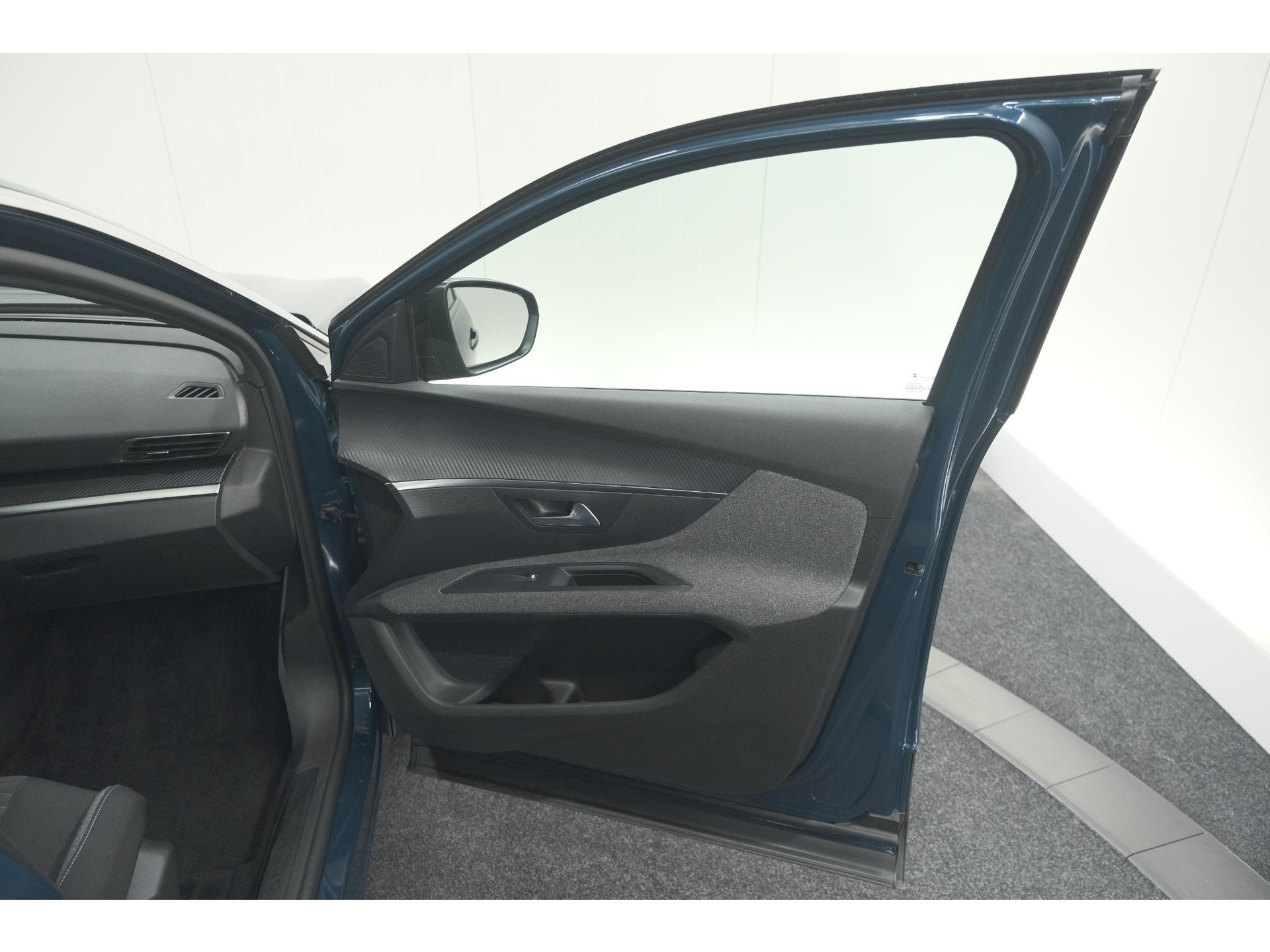 Peugeot 5008 PureTech 130 EAT8 Active Pack | 7 Zitplaatsen | Camera | Navigatie | Apple Carplay | Parkeersensoren