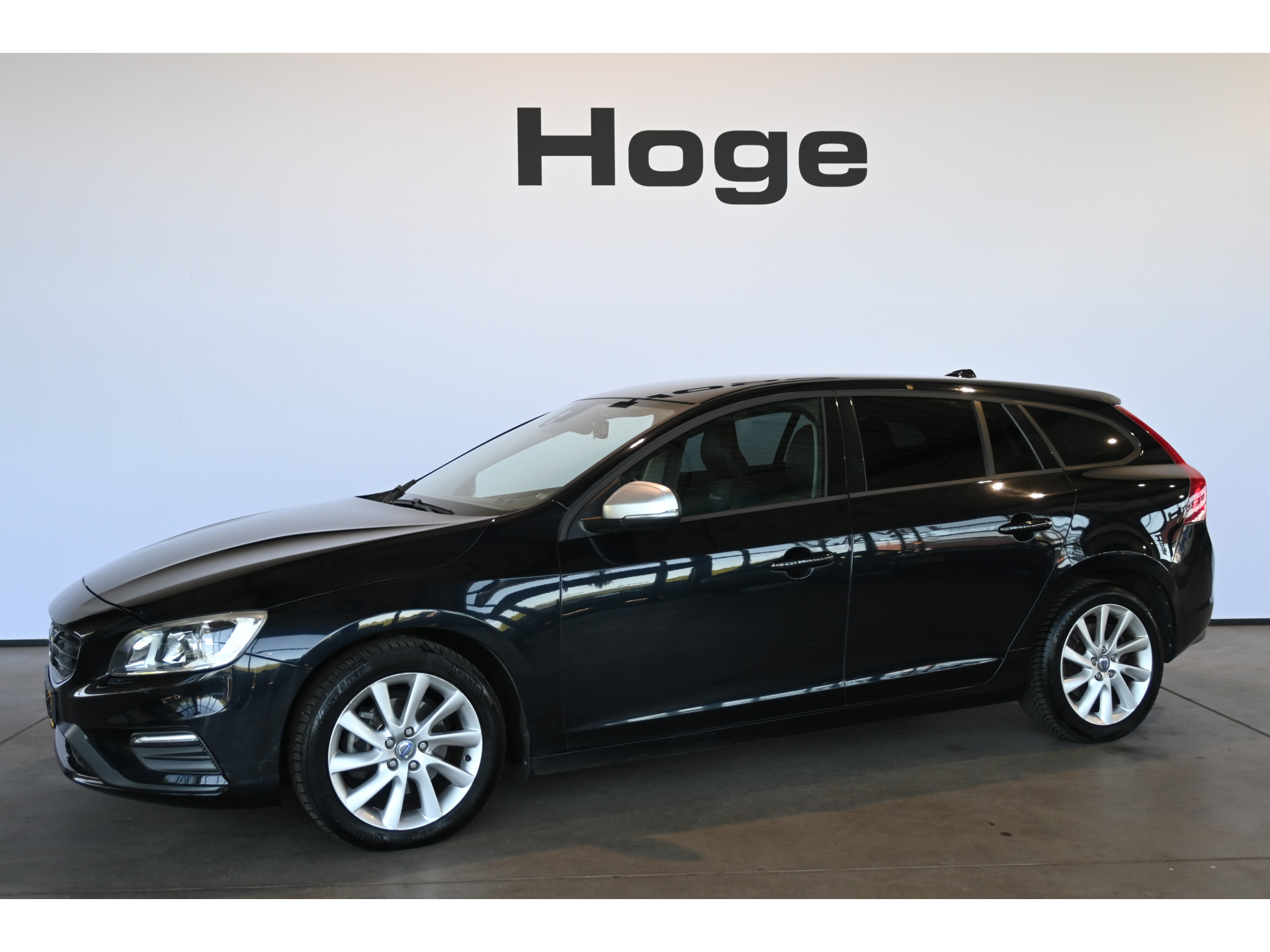Volvo V60 1.6 D2 Summum Automaat Clima Navigatie Trekhaak Goed Onderhouden! Inruil Mogelijk!