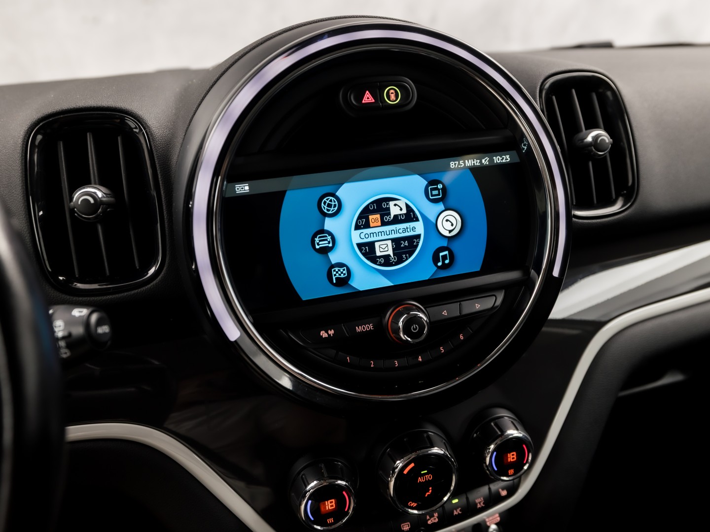 MINI Countryman 1.5 Cooper SE ALL4 Chili 225Pk Automaat (APPLE CARPLAY, GROOT NAVI, LEDER, STOELVERWARMING, SPORTSTOELEN, GETINT GLAS, ADAPTIVE CRUISE, NIEUWSTAAT)