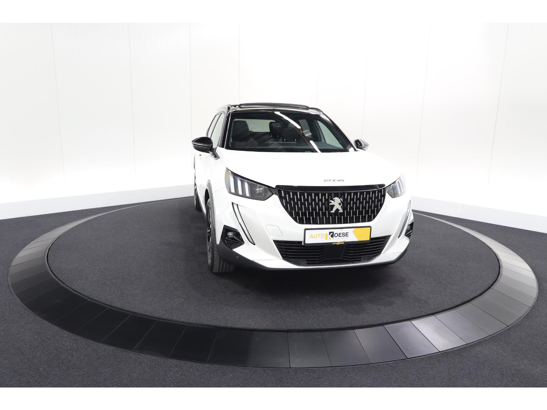 Peugeot 2008 PureTech 130 GT | Elektrisch Panoramadak | Camera | Dodehoekdetectie | Navigatie