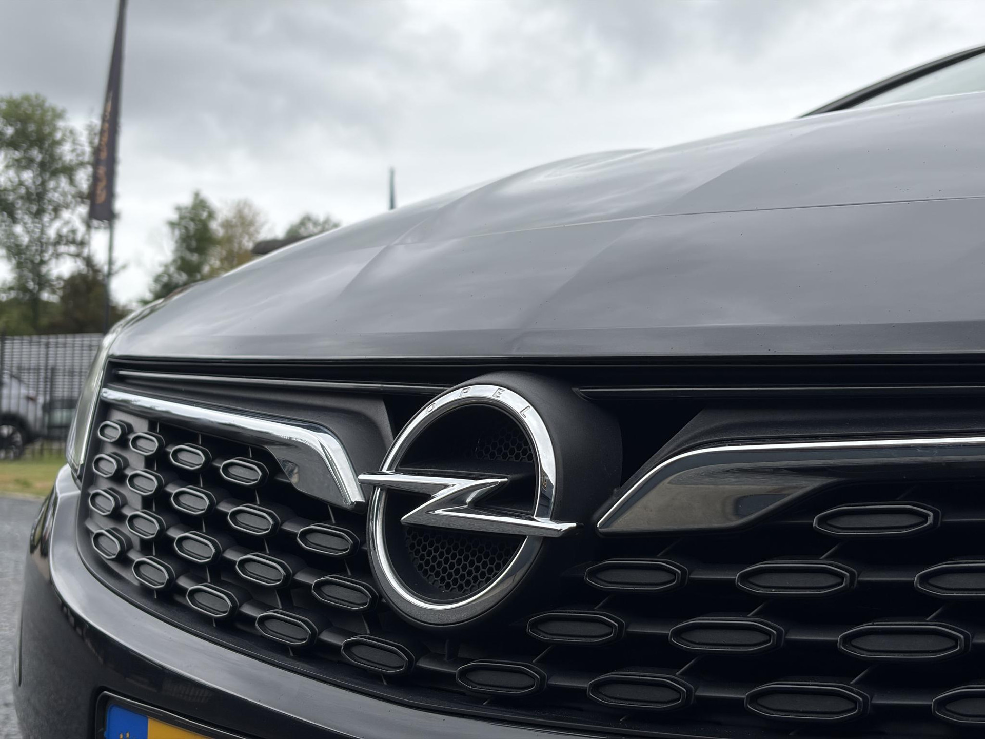 Opel Astra 1.2 Business Elegance 2e Eigenaar l Navi l Camera l Carplay l Keyless l Trekhaak l 110pk l Pdc V+A l Halfleder l 6 Bak l N.A.P l | Lm velgen l Rijstrooksensor l Apk tot 07-2027