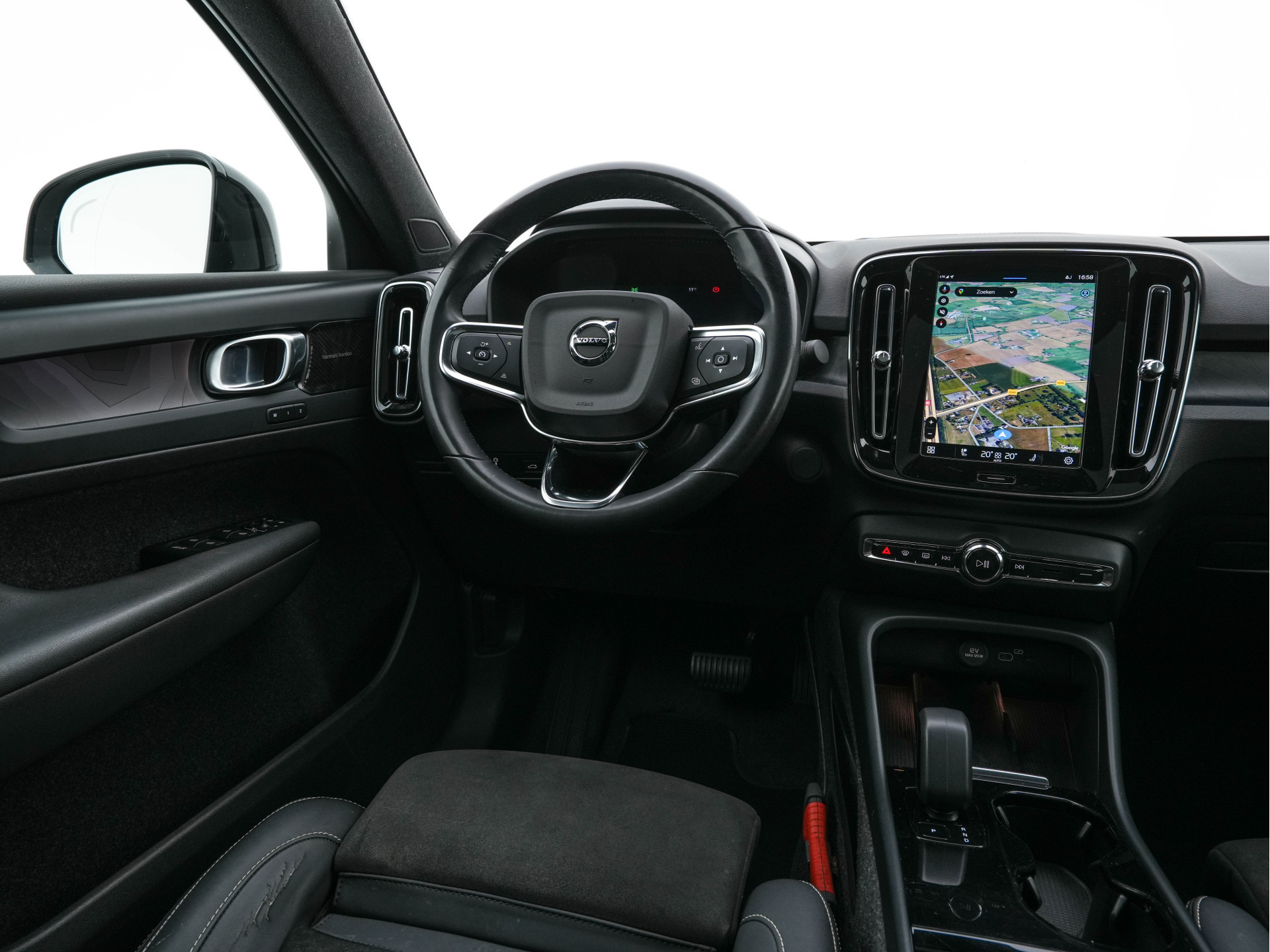 Volvo C40 Recharge Twin Intro Edition 78 kWh AWD [ 3-Fase ] {SOH-87%} (INCL-BTW) Aut. *HEATPUMP | PANO | LEATHER-ALCANTARA | DIGI-COCKPIT | FULL-LED | HARMAN/KARDON | TOPVIEW | NAVI-FULLMAP | ECC | PDC | KEYLESS | HEATED-SPORTSEATS | TOWBAR | PRIVACY-GLAS