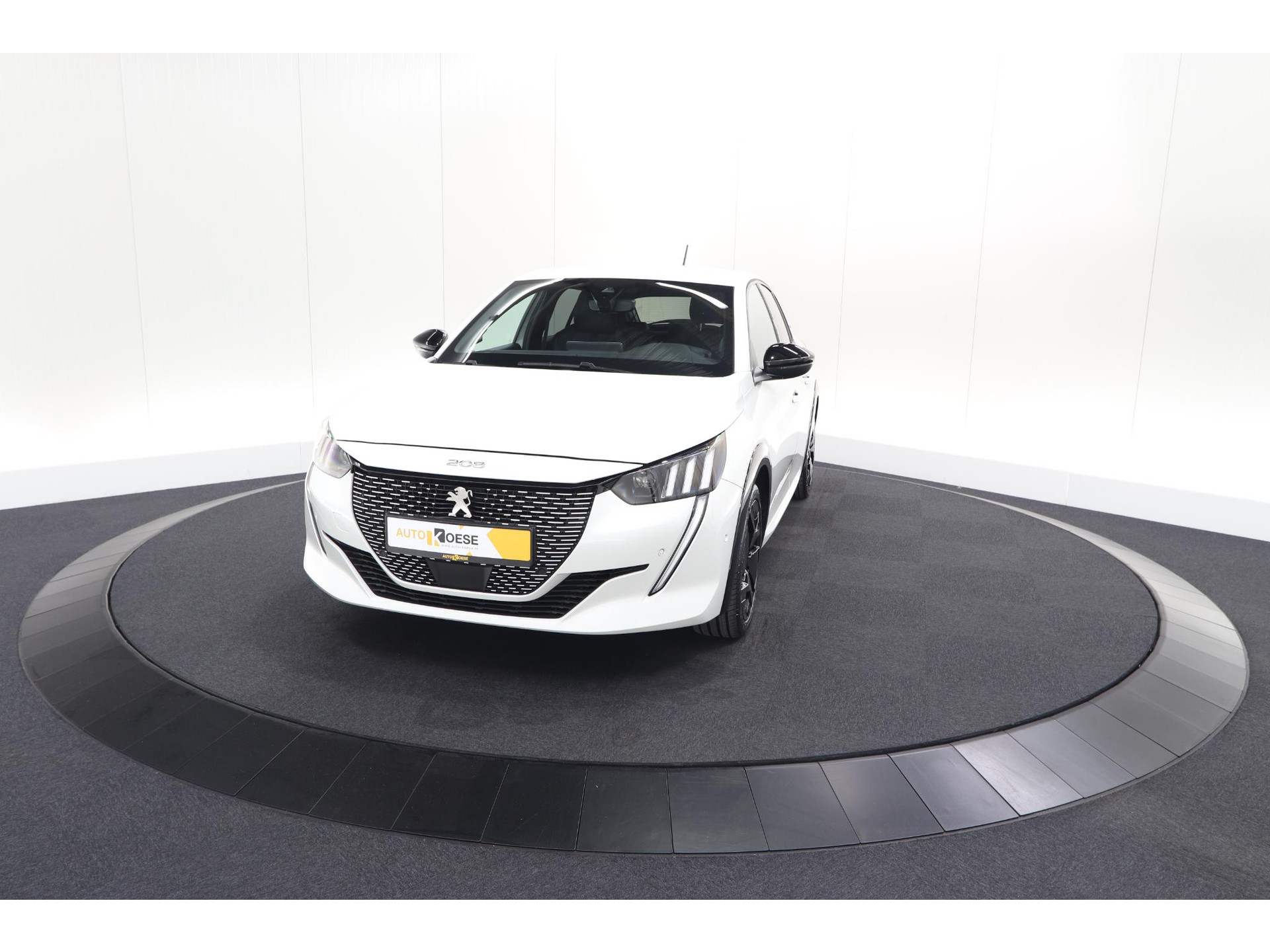 Peugeot e-208 EV GT 50 kWh | 93,7% SOH | Black Pack | Dodehoekdetectie | Camera | Apple Carplay