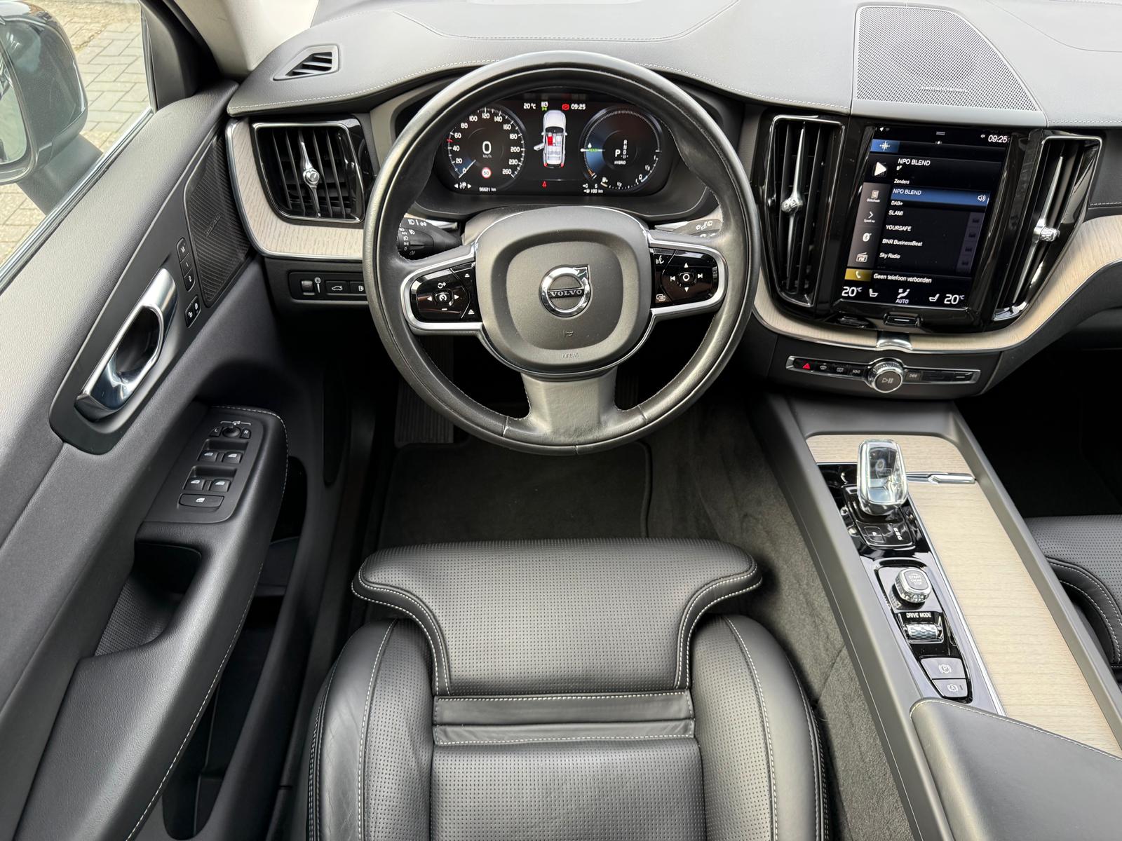 Volvo XC60 2.0 T8 Plug-in hybrid AWD Inscription Exclusive | 1E EIGENAAR | 3/6/12 MND GARANTIE | PANO | LED | ACC | DAB | CARPLAY | TREKHAAK | STOELKOELING |