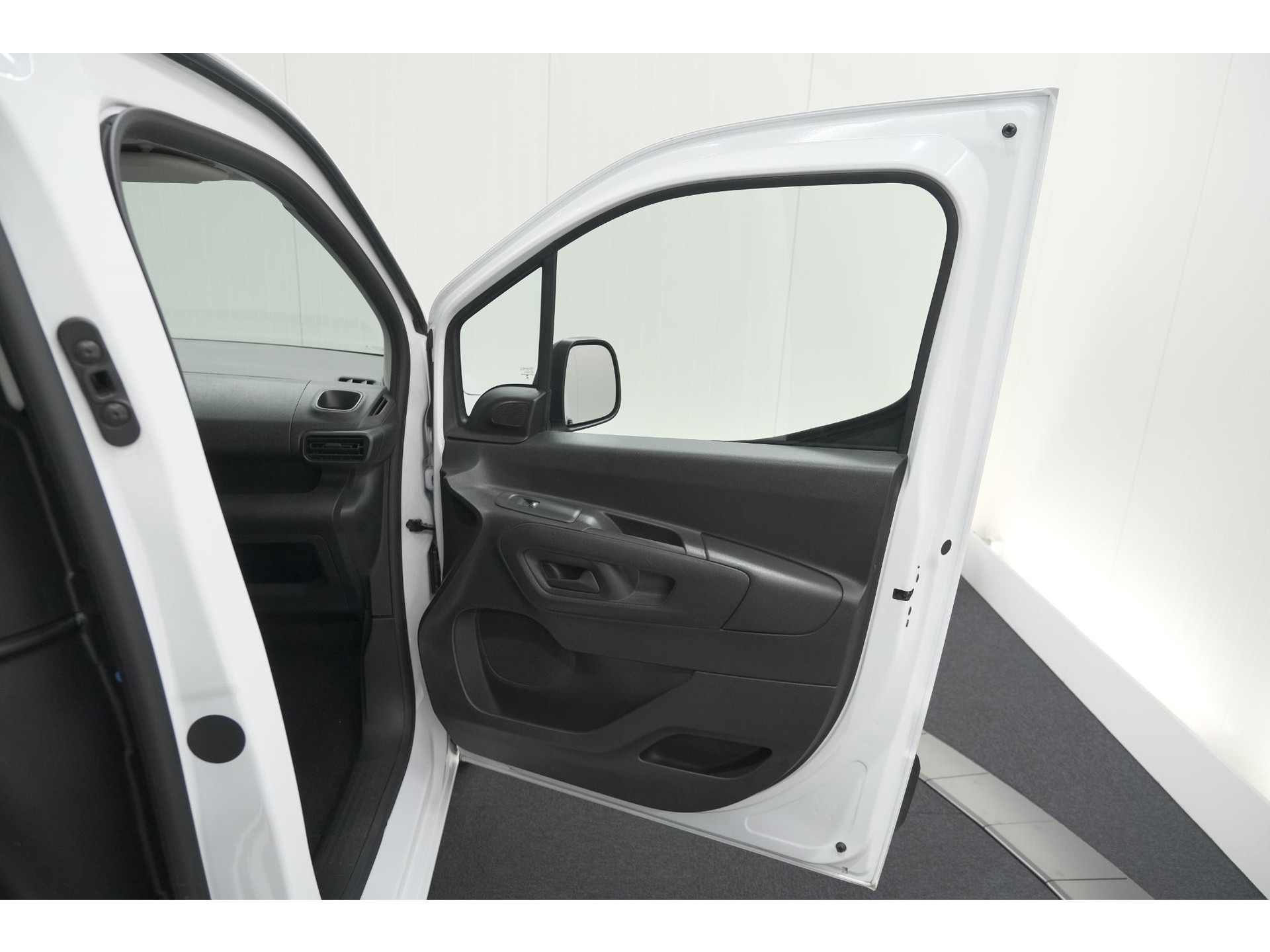 Peugeot Partner 1.5 BlueHDi 100 S&S L1 | Trekhaak | Laadruimte Pakket | Allseason Banden | Cruise Control