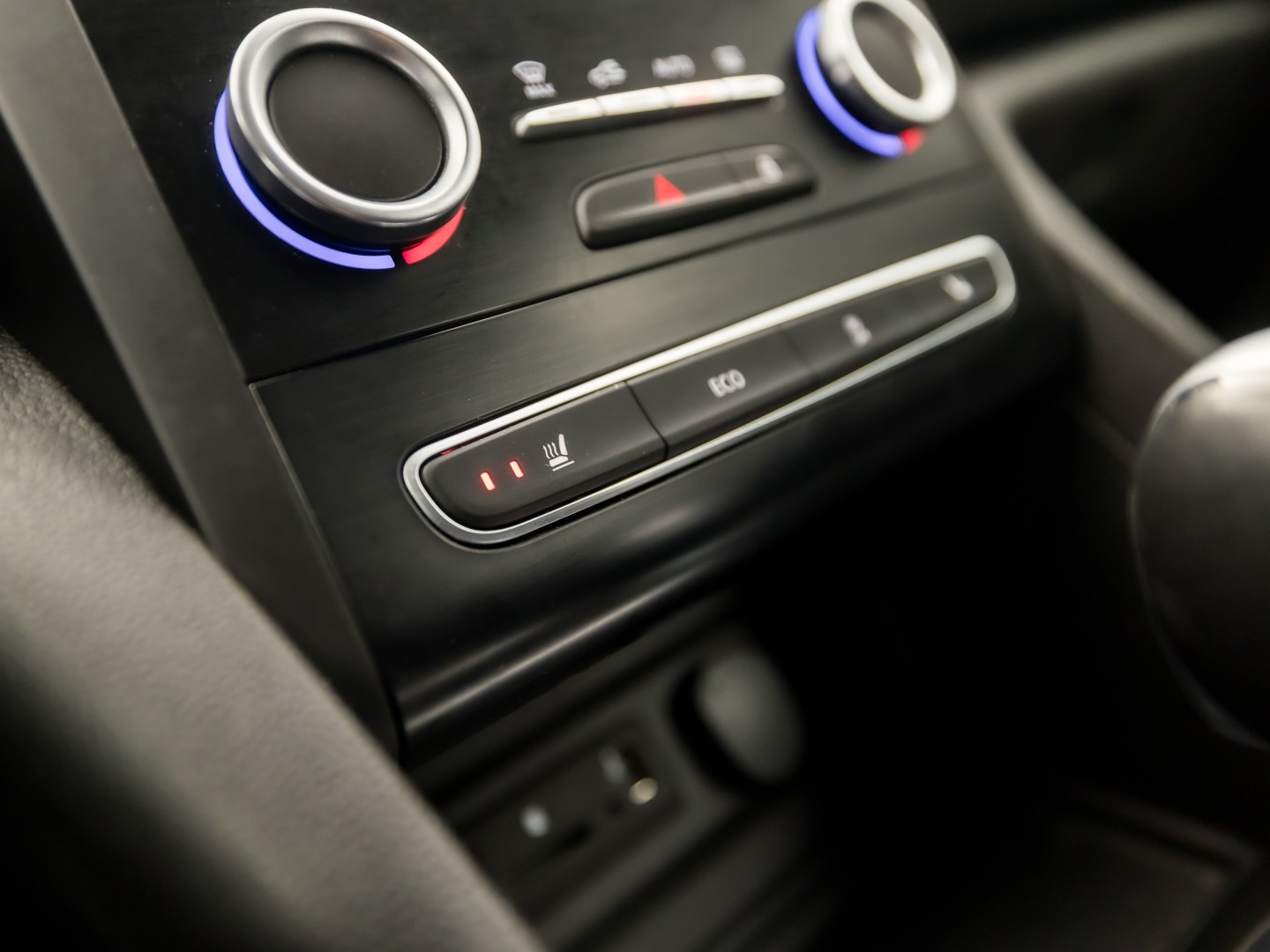 Renault Mégane Estate 1.2 TCe Bose Automaat (VIRTUAL COCKPIT, GROOT NAVI, LEDER/ALCANTARA, GETINT GLAS, STOELVERWARMING, SPORTSTOELEN, TREKHAAK, PARKEERSENSOREN, NIEUWSTAAT)